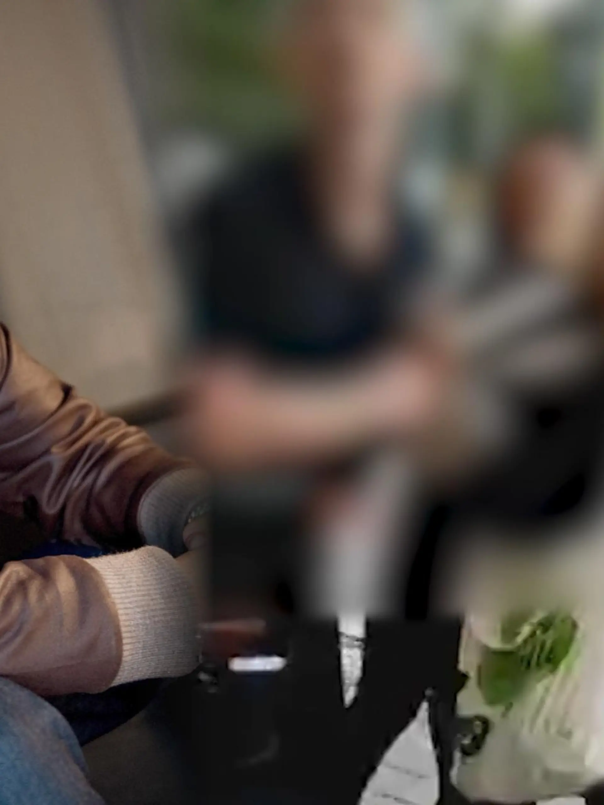 Eine Frau wird in Darmstadt von Betreibern eines Restaurants festgehalten - bis plötzlich jemand zur Hilfe eilt: der Deutschrapper Aykut Anhan, Rappername: Haftbefehl.