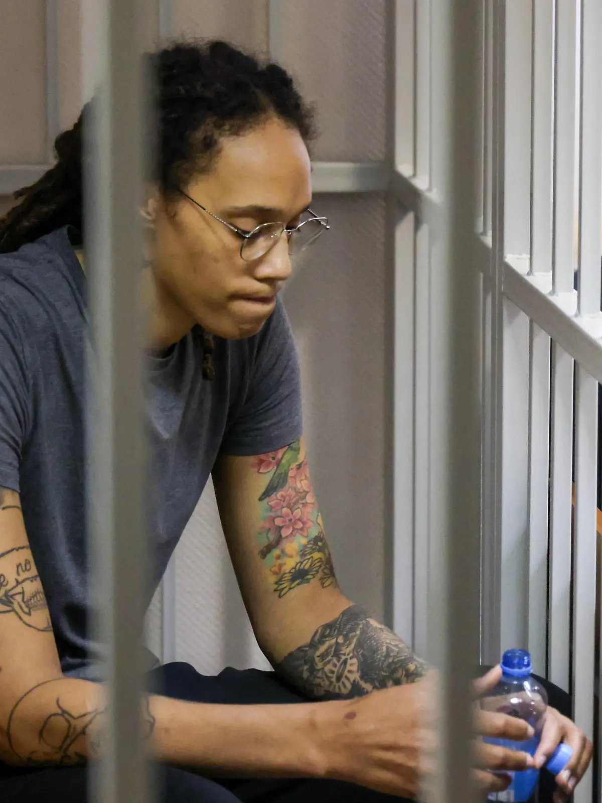 News Themen der Woche KW31 News Bilder des Tages MOSCOW REGION, RUSSIA - AUGUST 4, 2022: US Olympic basketball champion Brittney Griner attends the verdict announcement at the Khimki Municipal Court in the town of Khimki, northeast of Moscow. Griner has been found guilty of smuggling and possession of drugs and sentenced to nine years in prison. Anton Novoderezhkin/TASS PUBLICATIONxINxGERxAUTxONLY TS13CFBA