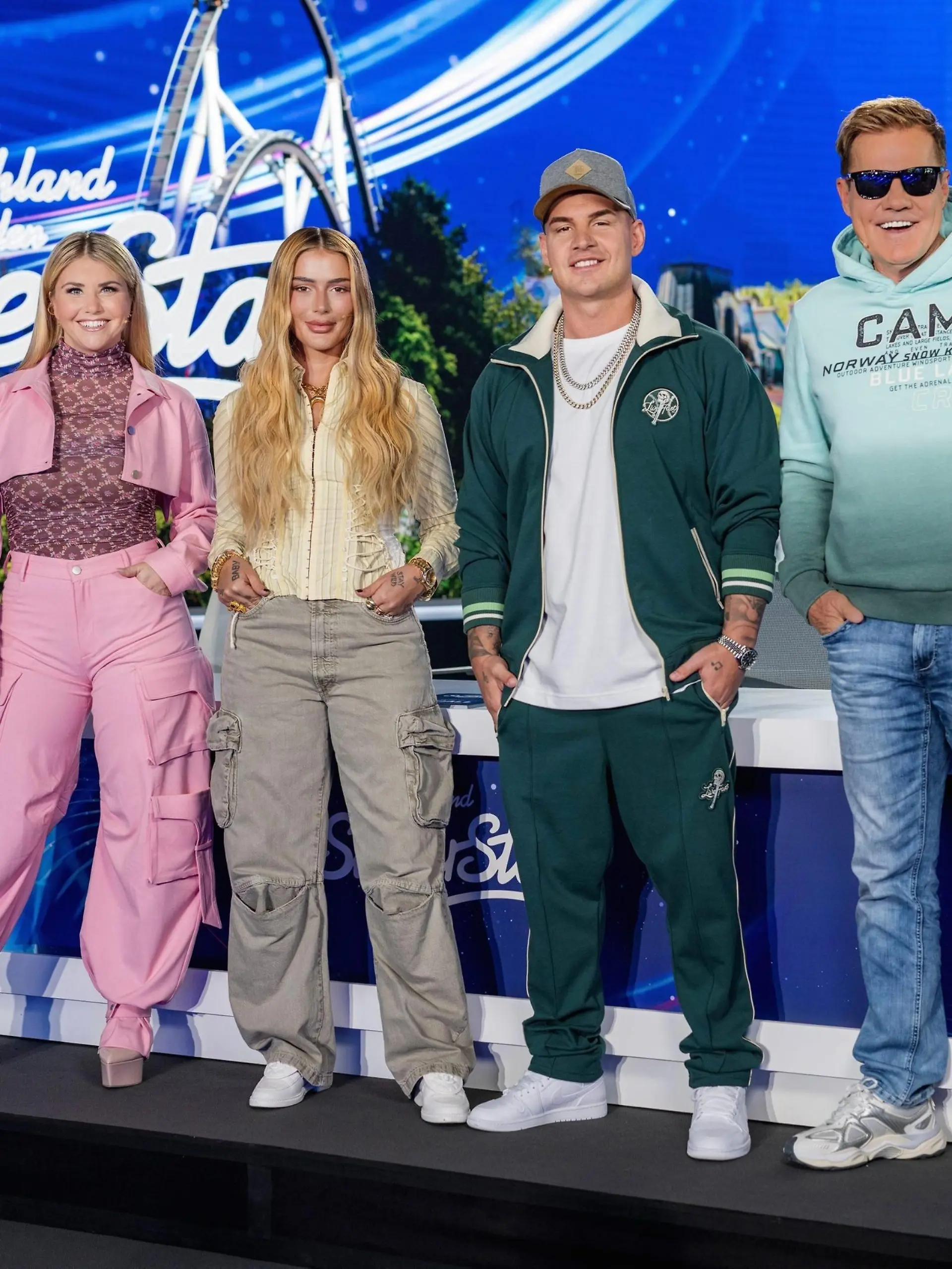 Rust, 25.04.2024: Erster Arbeitstag der Jruy für die 21. Staffel von "Deuschland sucht den Superstar" im Europapark in Rust. (v.l.) Schlagersängerin Beatrice Egli, Rapperin Loredana, Sänger Pietro Lombardi und DSDS-Chefjuror Dieter Bohlen. Ab heute können Kandidaten ab 16 Jahren vor die Jury treten. Ausgestrahlt werden die insgesamt 15 neuen Folgen inklusive einem Live-Finale ab Herbst 2024 bei RTL und auf RTL+

+++ Die Verwendung des sendungsbezogenen Materials ist nur mit dem Hinweis und Verlinkung auf RTL+ gestattet. +++