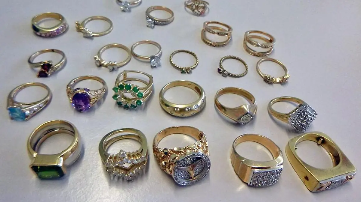 Rentner in Hanau findet Schmuck und Bargeld in Beutel - und darf alles behalten