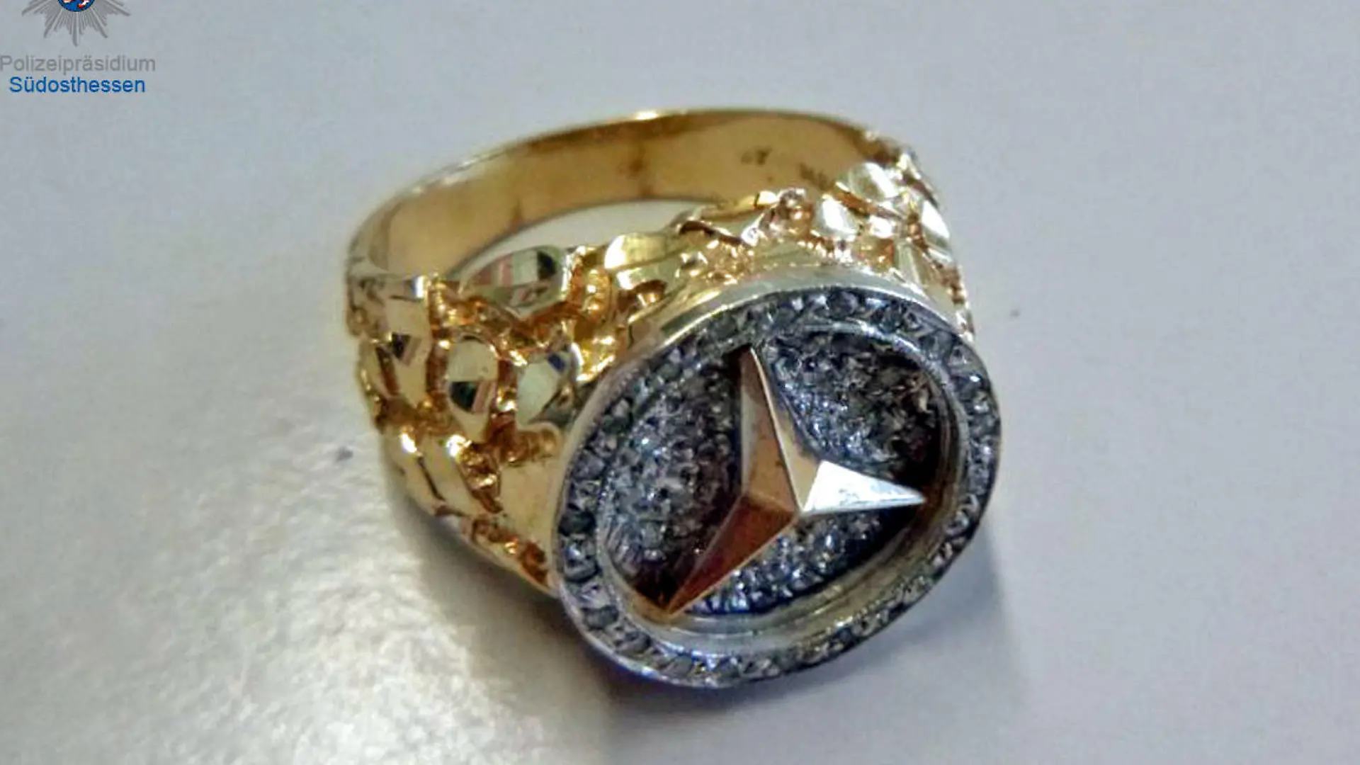 Ring mit "Mercedes-Stern", Quelle: Polizeipräsidium Südosthessen