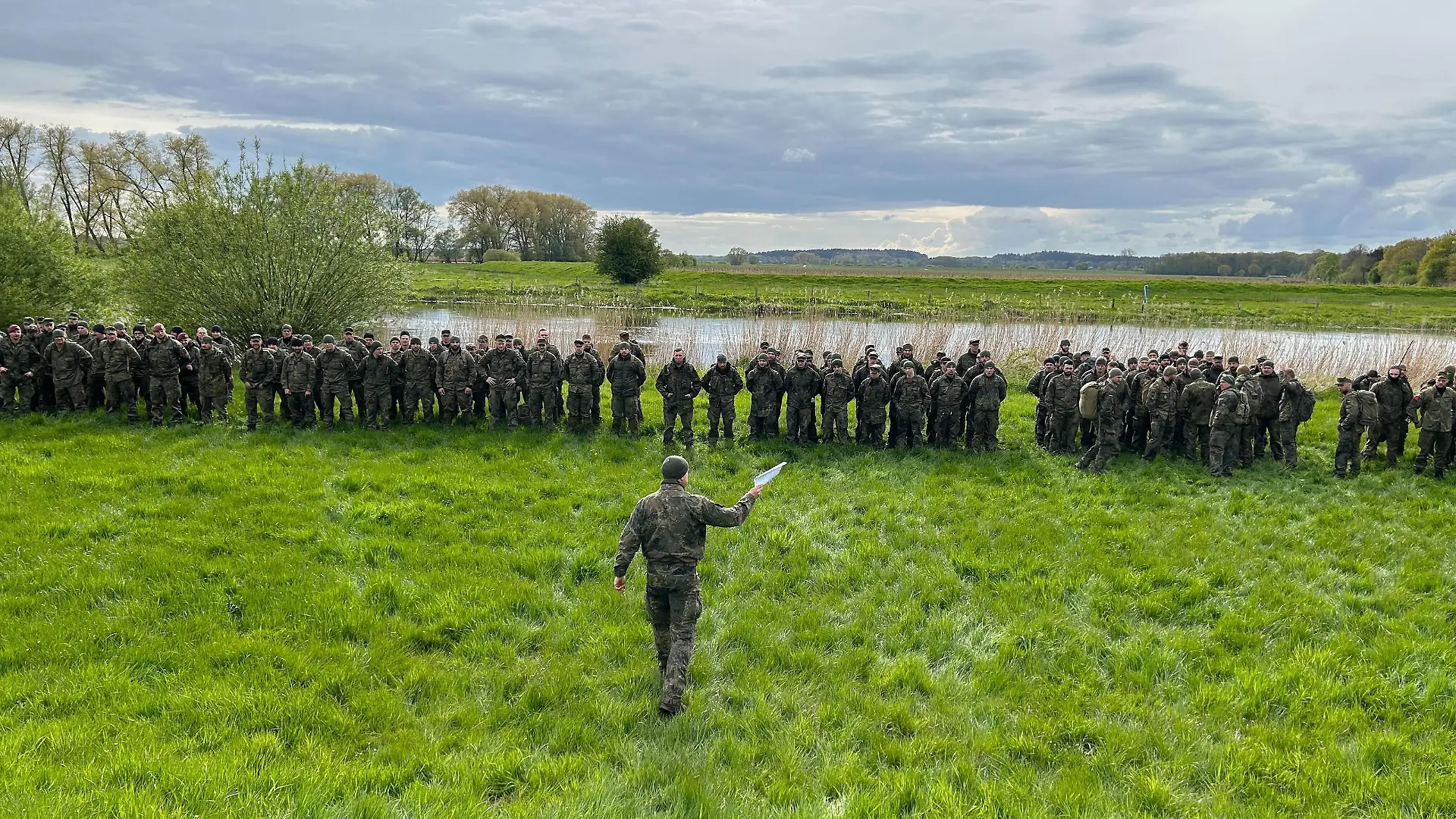 Letzte Hoffnung Bundeswehr? 250 Soldatinnen und Soldaten unterstützen die Einsatzkräfte bei der Suche nach dem vermissten Arian.
