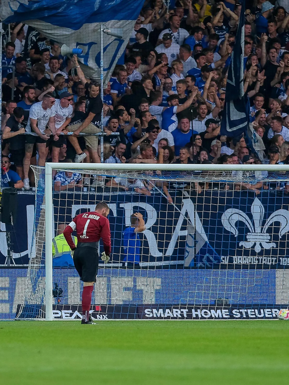  Markus Kolke FC Hansa Rostock, 1 nach seinem Fehler zum 1-0 ist sichtlich enttaeuschung / traurig / niedergeschlagen, SV Darmstadt 98 vs. FC Hansa Rostock, Fussball, 2.Liga, 4.Spieltag, Saison 2022/2023, 13.08.2022, DFL REGULATIONS PROHIBIT ANY USE OF PHOTOGRAPHS AS IMAGE SEQUENCES AND/OR QUASI VIDEO SV Darmstadt 98 vs. FC Hansa Rostock, Fussball, 2.Liga, 04.Spieltag, Saison 2022/2023, 13.08.2022 Darmstadt *** Markus Kolke FC Hansa Rostock, 1 after his mistake to 1 0 is visibly dejected sadly, SV Darmstadt 98 vs FC Hansa Rostock, Football, 2 Liga, 4 Matchday, Season 2022 2023, 13 08 2022, DFL REGULATES PROHIBIT ANY USE OF PHOTOGRAPHS AS IMAGE SEQUENCES AND OR QUASI VIDEO SV Darmstadt 98 vs FC Hansa Rostock, Football, 2 Liga, 04 Matchday, Season 2022 2023, 13 08 2022 Darmstadt Copyright: xEibner-Pressefotox EP_EER