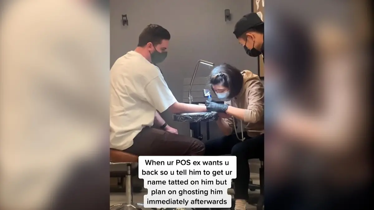TikTok Userin Lana rächt sich mit einem Tattoo an ihrem Ex-Freund.