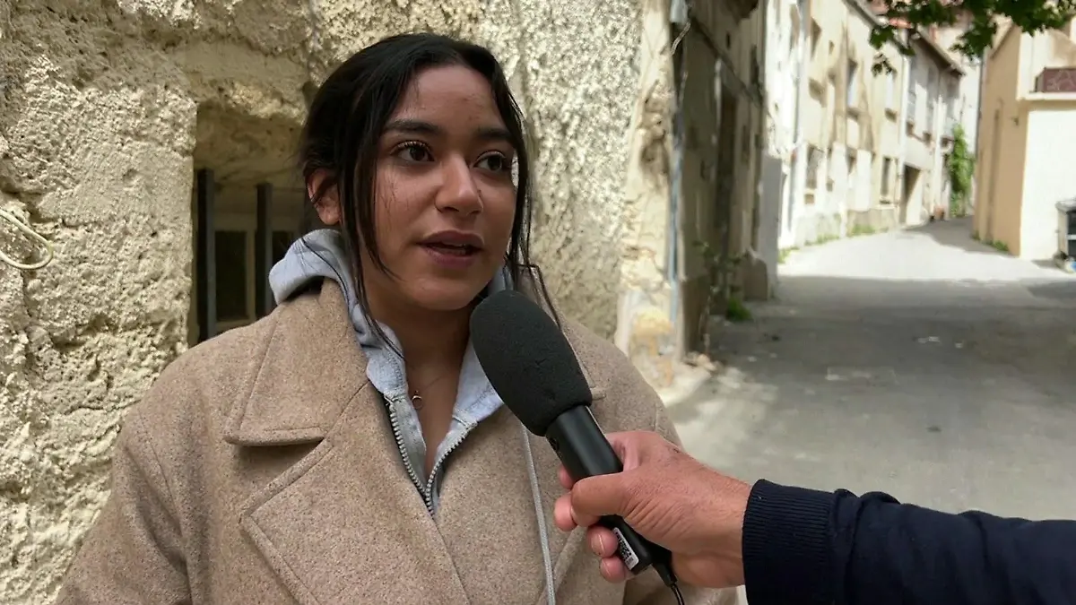 Doaa und ihr Freund Kevin fanden den Zettel in der Rue Montcalm.
