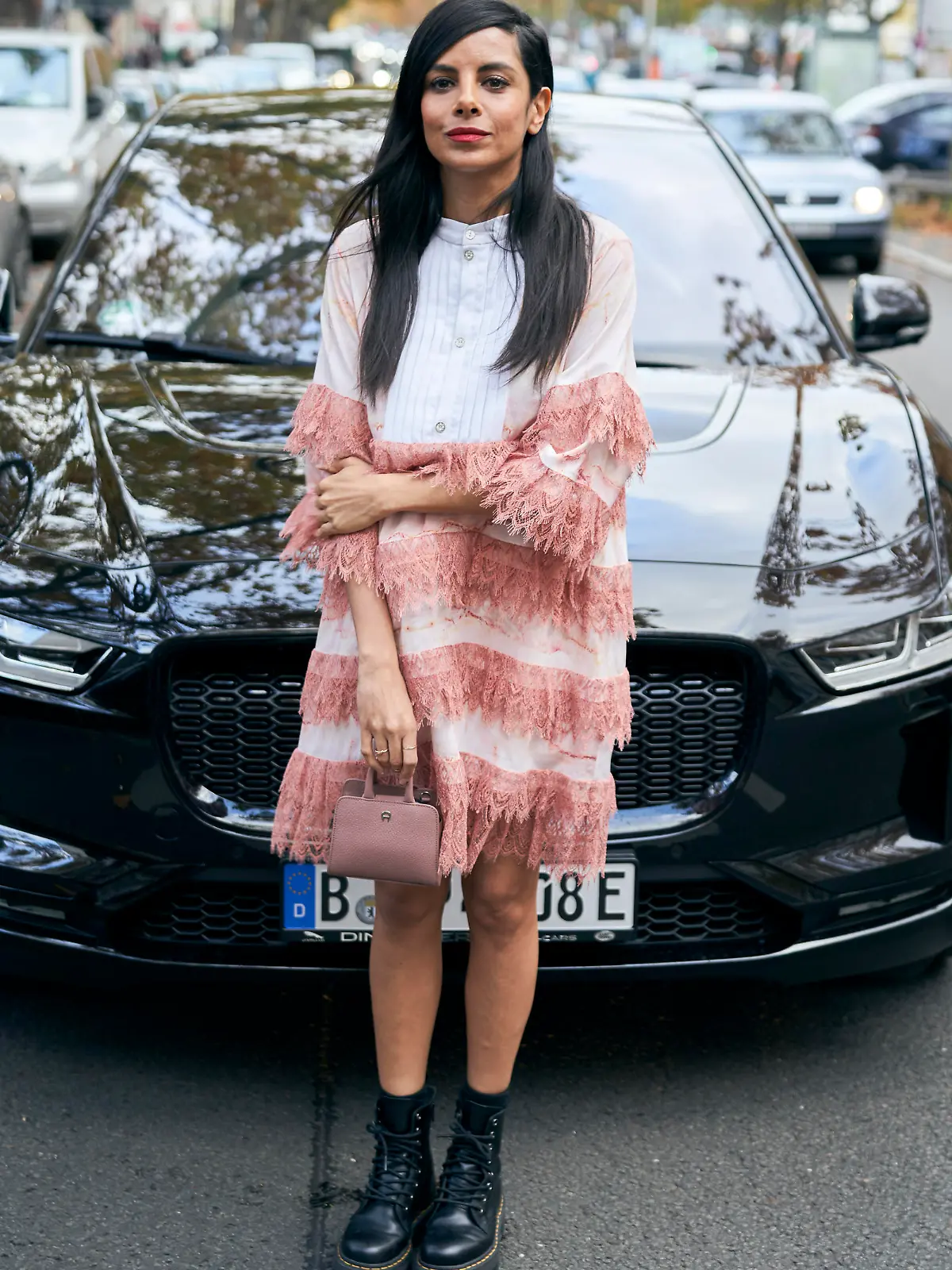 Collien Ulmen Fernandes bei der Showroom Opening - Neueröffnung des Jaguar Land Rover Autohauses am Kudamm in Berlin. Dinnebier Gruppe startet Metropolkonzept für Jaguar Land Rover in Berlin
