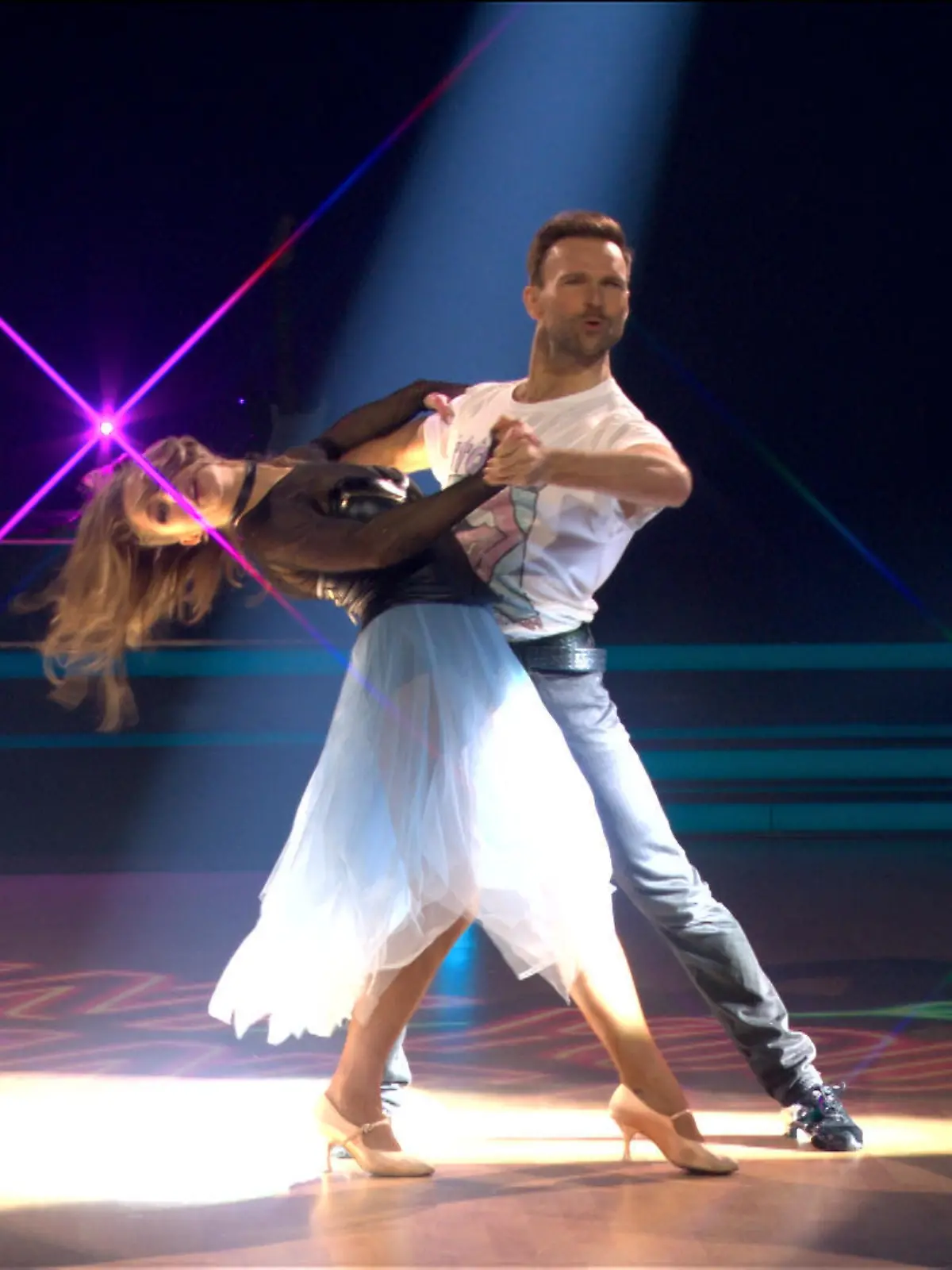 Jana Wosnitza und Vadim Garbuzov begeistern mit ihrem Quickstep.