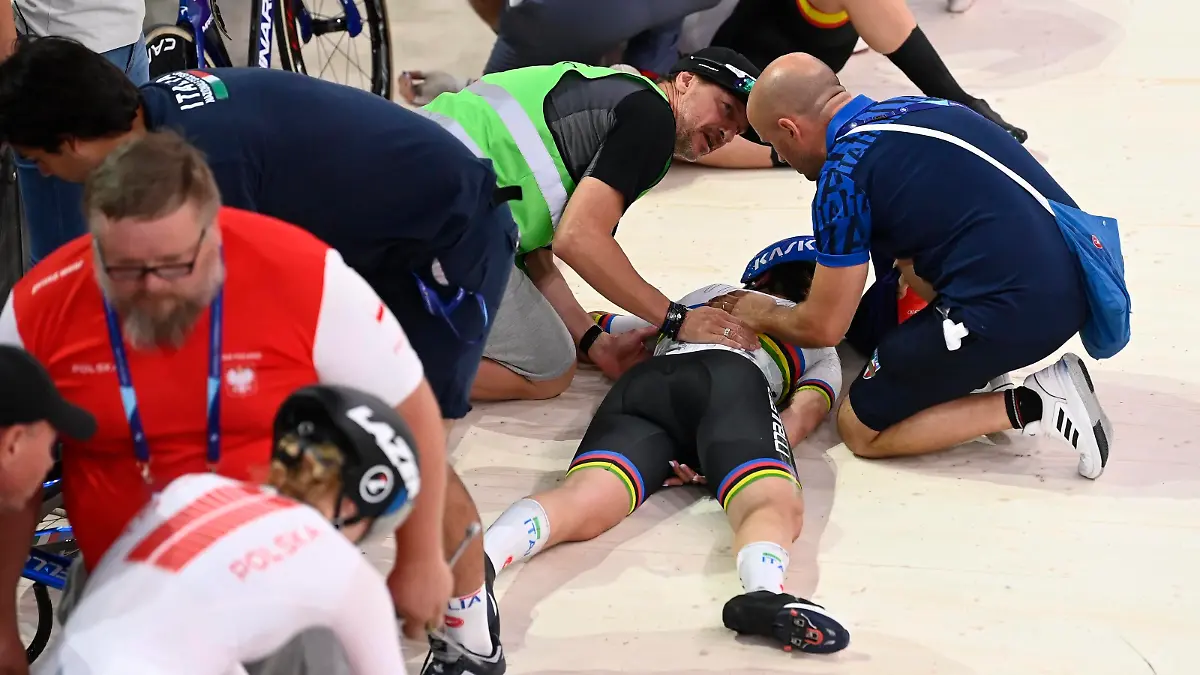 Munich, Germany - August 13 : crash of Paternoster Letizia ITA during the 2022 European Championships Cycling Track as part of the European Championships Munich 2022 on August 13, 2022 in Munich, Germany, 13/08/2022  European Championship, EM, Europameisterschaft Cycling Track Munich 2022 PhotoNews/Panoramic PUBLICATIONxINxGERxSUIxAUTxHUNxONLY 