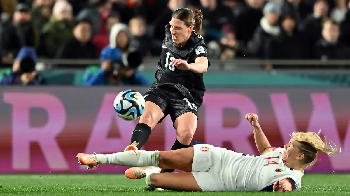 200723 KAI SCHWOERER Rebekah Stott of New Zealand is challenged by Ada Hegerberg of Norway during the FIFA Women s World Cup Group A match between New Zealand and Norway at Eden Park on July 20, 2023 in Auckland, New Zealand. 200723-CPL-NZLvNOR-021