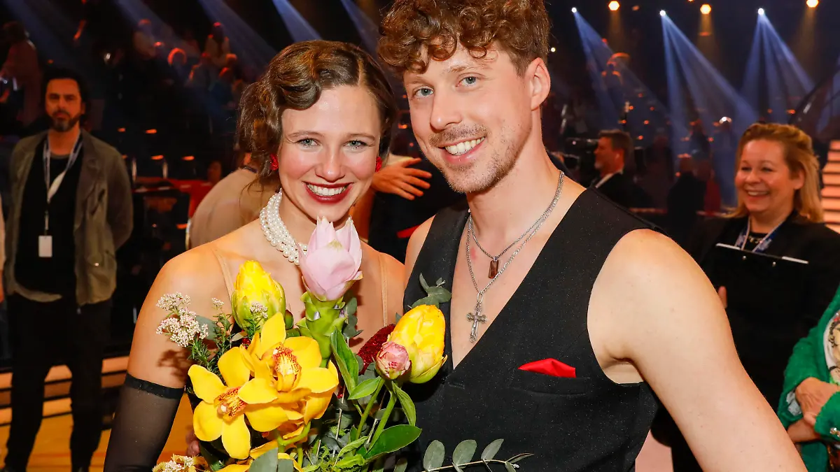 Ann-Kathrin Bendixen und Valentin Lusin in der achten Live-Show der 17. Staffel der RTL-Tanzshow Let s Dance im MMC Coloneum. Köln, 26.04.2024 *** Ann Kathrin Bendixen and Valentin Lusin in the eighth live show of the 17th season of the RTL dance show Let s Dance at MMC Coloneum Cologne, 26 04 2024 Foto:xR.xSchmiegeltx/xFuturexImagex lets_dance2604_4563