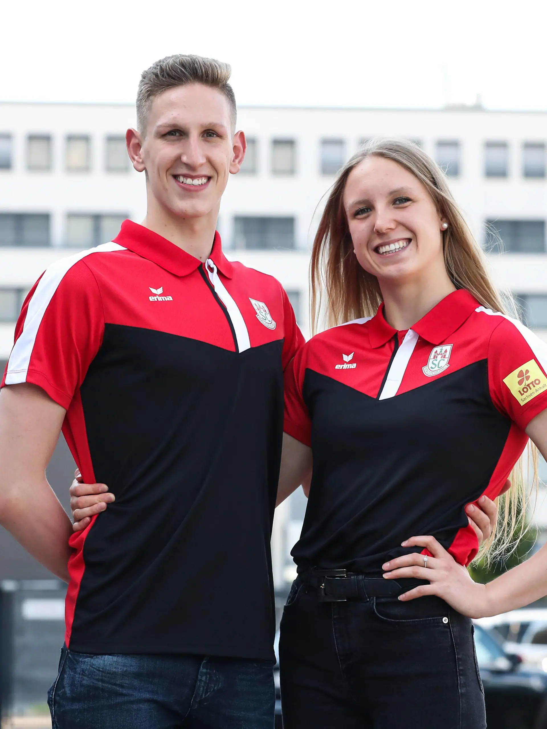 Schwimmer Lukas Märtens mit Freundin Isabell Gose SC Magdeburg - Die Landeshauptstadt und das Präsidium des SC Magdeburg e.V. verabschieden die Magdeburger Schwimmerinnen und Schwimmer, die an den Olympischen Spielen 2021 in Tokio teilnehmen. - Schwimmen,Deutschland,Mann,Frau,07.07.2021 *** Swimmer Lukas Märtens with girlfriend Isabell Gose SC Magdeburg The state capital and the presidium of SC Magdeburg e V bid farewell to the Magdeburg swimmers taking part in the 2021 Olympic Games in Tokyo Swimming,Germany,man,woman,07 07 2021