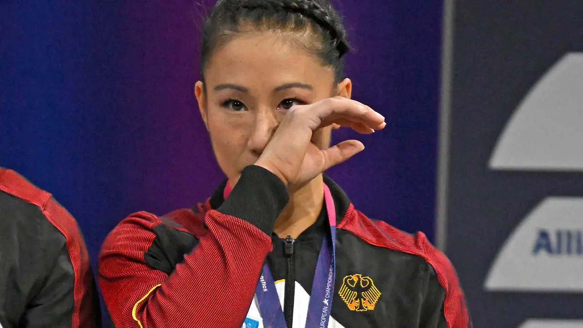  13.08.2022, European Championchips München 2022, Europäische Mehrsportveanstaltung im Olympiapark München, Turnen Frauen Team-Finale, Die deutschen Turner-Damen holen die Bronzemedaille, 3.Platz vor England und Italien. Kim Bui mit der Bronze-Medaille weinend *** 13 08 2022, European Championchips Munich 2022, European multi-sport event in Olympiapark Munich, gymnastics women team final, The German gymnasts women get the bronze medal, 3 place ahead of England and Italy Kim Bui with the bronze medal crying