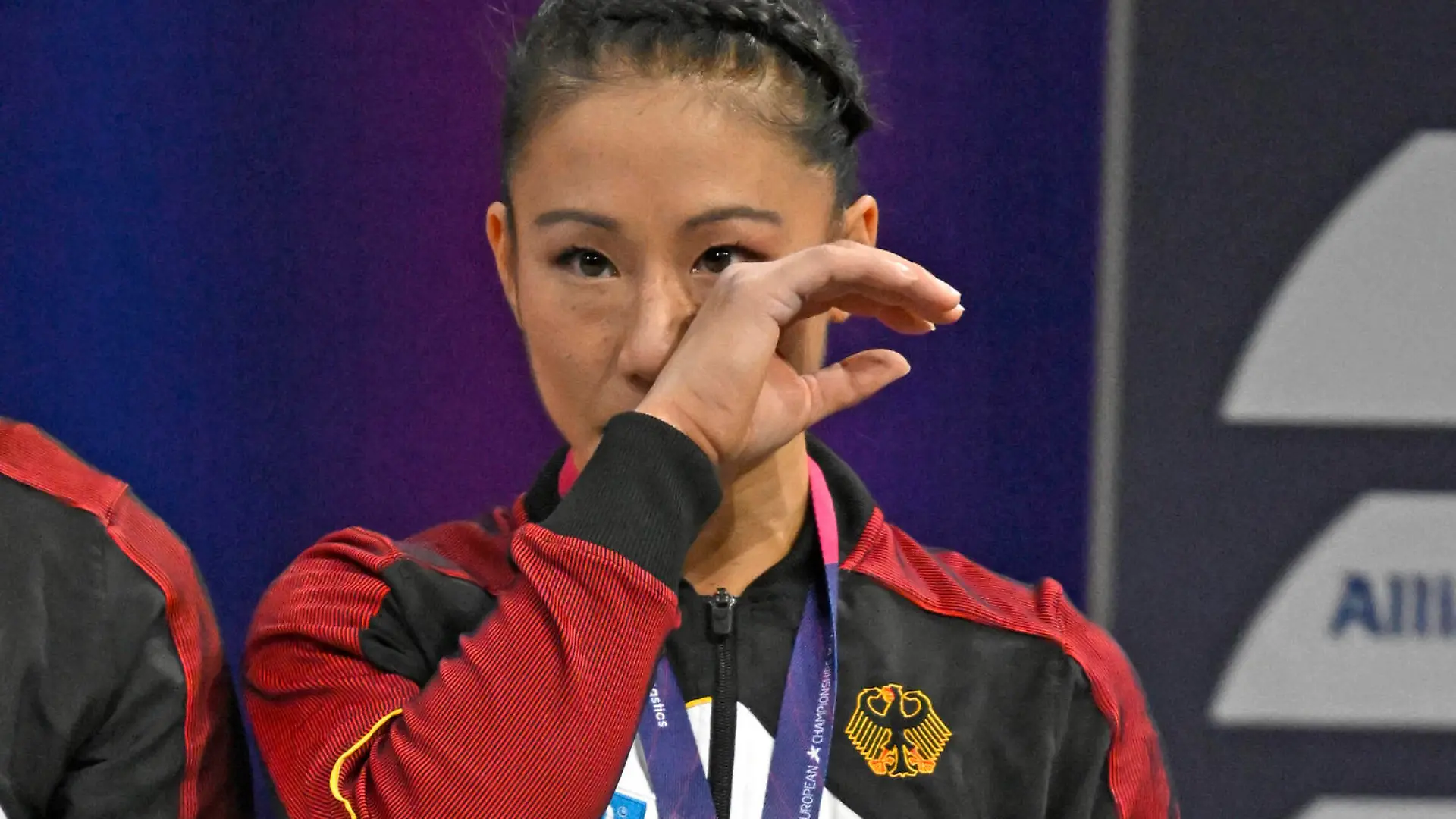 13.08.2022, European Championchips München 2022, Europäische Mehrsportveanstaltung im Olympiapark München, Turnen Frauen Team-Finale, Die deutschen Turner-Damen holen die Bronzemedaille, 3.Platz vor England und Italien. Kim Bui mit der Bronze-Medaille weinend *** 13 08 2022, European Championchips Munich 2022, European multi-sport event in Olympiapark Munich, gymnastics women team final, The German gymnasts women get the bronze medal, 3 place ahead of England and Italy Kim Bui with the bronze medal crying