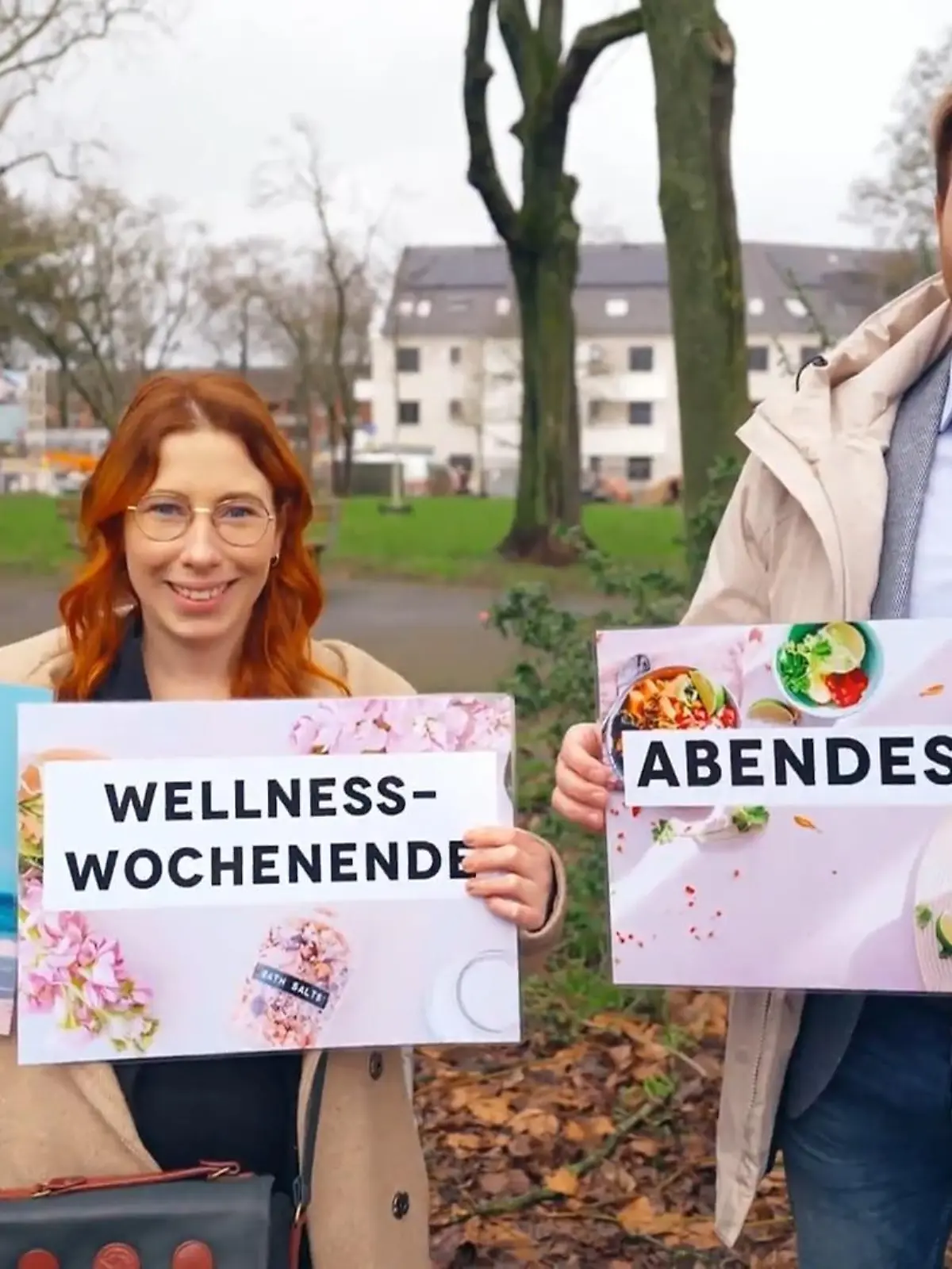 „Das lohnt sich doch nicht!“

Das zumindest dachte Antje, bevor wir mit unserem Experten spontan an ihrer Tür klingelten. Der findet in wenigen Minuten heraus: Die Angestellte bekommt sage und schreibe 860 Euro vom Staat zurück. Mit ihrer Steuererklärung. Millionen Deutsche lassen zu viel gezahlte Steuern lieber beim Staat als sie sich zurückzuholen. Im Video zeigen wir euch zusammen mit Steuerberater Turan Erciyes, wie leicht es eigentlich ist.