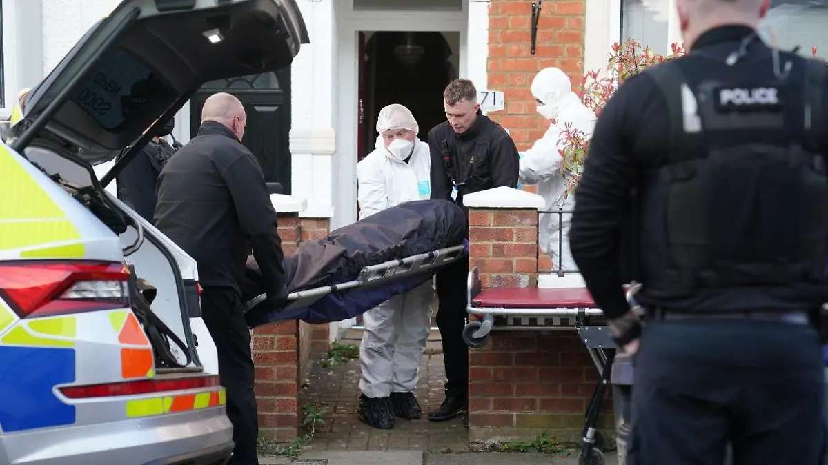 Im Garten verbuddelt fanden die britischen Polizisten die Leiche des 42-Jährigen.