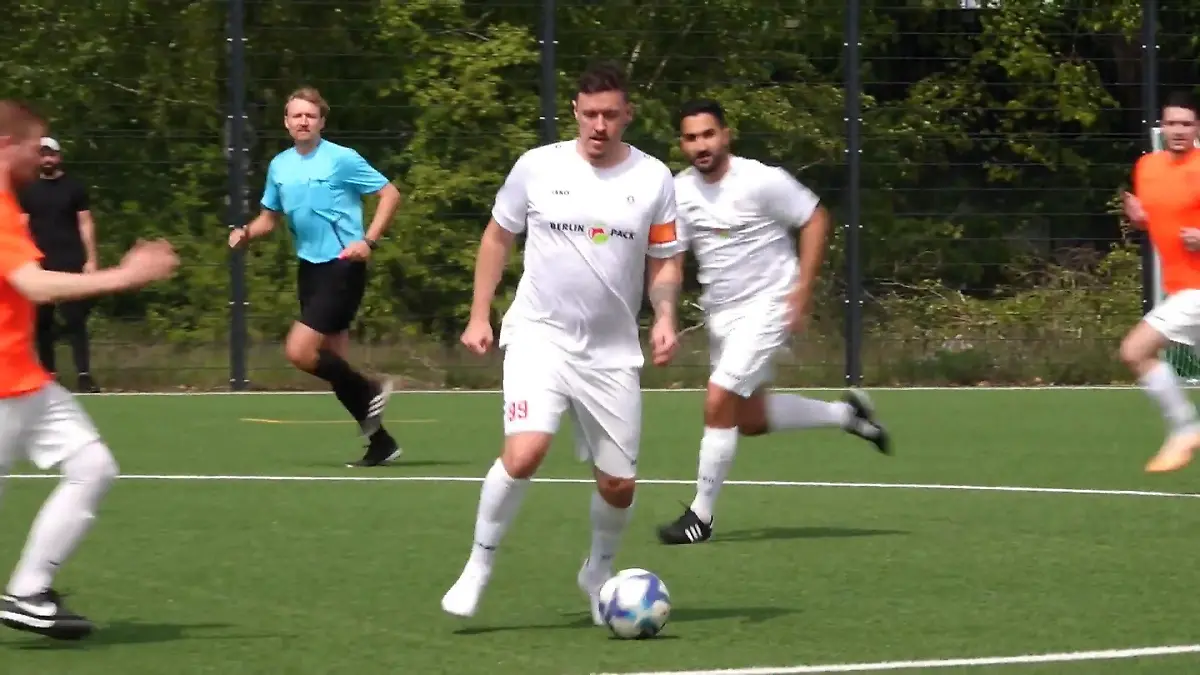 Max Kruse aus Versehen beim falschen Arzt „Sie wissen, dass wir für den Penis zuständig sind?”