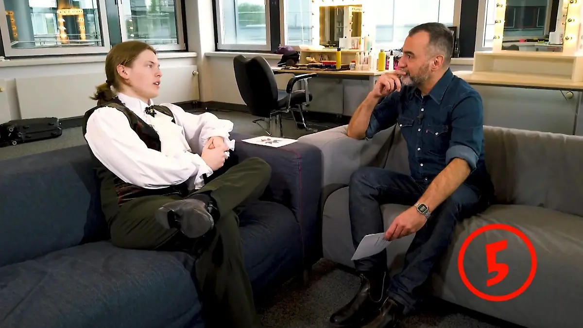 Warum der Name „Kelly“ nicht nur Vorteile hat „Ein Promi ein Joker“ mit Gabriel Kelly