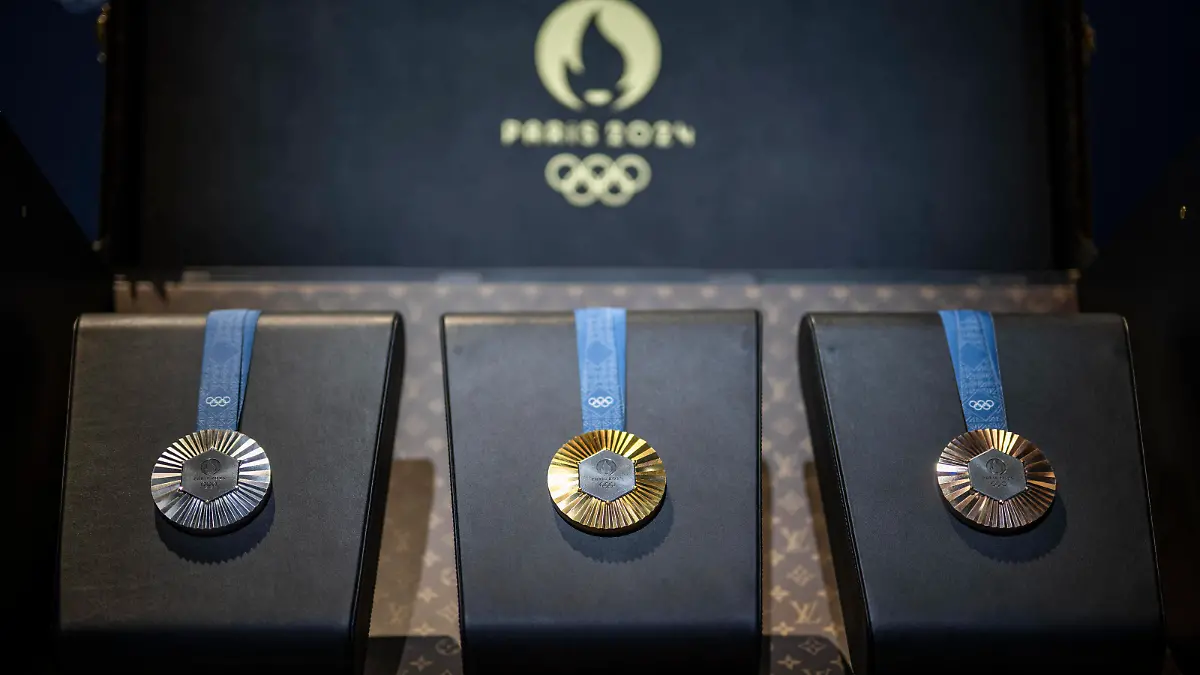 Paris 2024 D-100 Media Day Event This pictures shows the olympics medals of the Paris 2024 Olympics in Paris, France on April 17, 2024. Photo by Eliot Blondet/ABACAPRESS.COM Paris France PUBLICATIONxNOTxINxFRAxESPxUKxUSAxBELxPOL Copyright: xBlondetxEliot/ABACAx