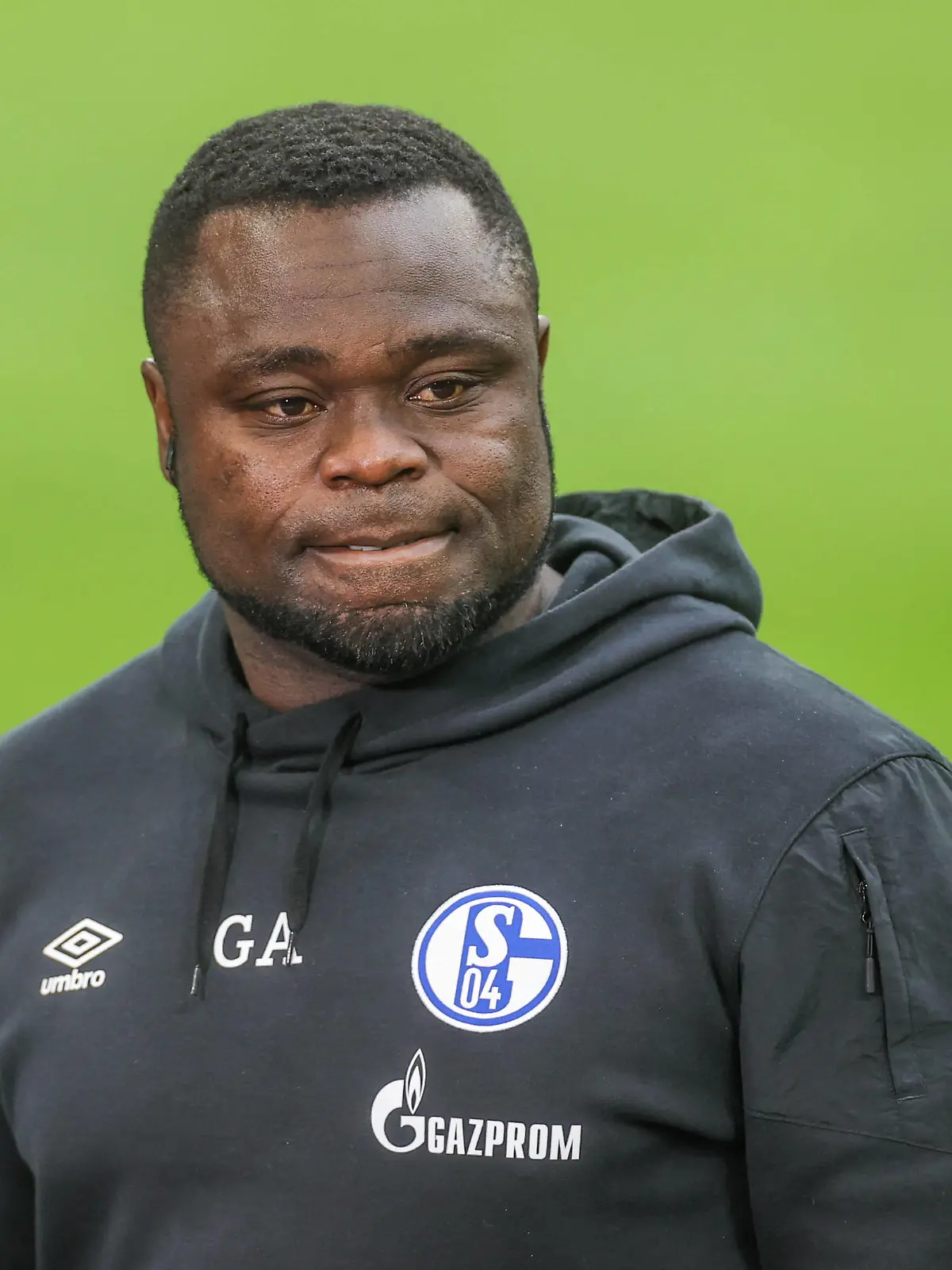 27.11.2021, Fussball, Saison 2021/2022, 2. Bundesliga, 15. Spieltag, FC Schalke 04 - SV Sandhausen, Teammanager Gerald Asamoah FC Schalke 04 Foto: Tim Rehbein/RHR-FOTO Gelsenkirchen Veltins Arena NRW Deutschland xRHR-FOTO/TRx *** 27 11 2021, football, 2021 2022 season, 2 Bundesliga, matchday 15, FC Schalke 04 SV Sandhausen, team manager Gerald Asamoah FC Schalke 04 photo Tim Rehbein RHR FOTO Gelsenkirchen Veltins Arena NRW Germany xRHR FOTO TRx 