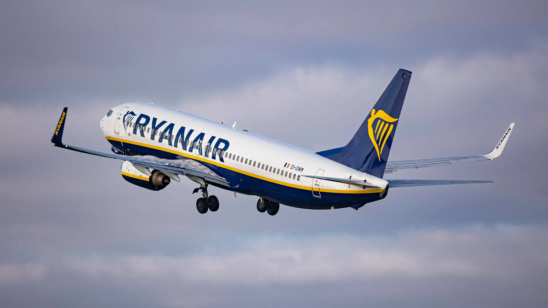 Ryanair Boeing 737-800 Aircraft Departs From Amsterdam Ryanair Boeing 737-800 aircraft as seen during take-off and fly and phase departing from Amsterdam Schiphol Airport, flying to Dublin Ireland. The Boeing B738 passenger airplane from the Irish ultra low-cost airline carrier has the registration EI-DWM. The aviation industry and passenger traffic are showing growth after the 2-year period with the Covid-19 coronavirus pandemic having a negative impact on the travel and tourism business industry. The budget carrier is the largest airline in Europe by total scheduled passengers in 2021. Amsterdam, The Netherlands on April 27, 2022 Amsterdam Netherlands PUBLICATIONxNOTxINxFRA Copyright: xNicolasxEconomoux originalFilename: economou-ryanairb220427_npMGY.jpg