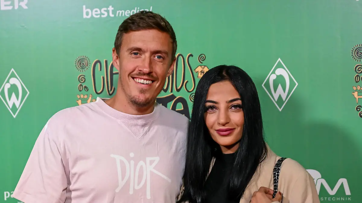 GER, Parkhotel, Bremen, GER, Ciao Pizarro - Roter Teppich Parkhotel / 24.09.2022, Wohninvest Weserstadion, Bremen , GER, Parkhotel, Bremen, GER, Ciao Pizarro - Roter Teppich Parkhotel im Bild / picture shows Max Kruse mit Ehefrau Dilara. *** GER, Parkhotel, Bremen, GER, Ciao Pizarro Red Carpet Parkhotel 24 09 2022, Wohninvest Weserstadion, Bremen , GER, Parkhotel, Bremen, GER, Ciao Pizarro Red Carpet Parkhotel in picture shows Max Kruse with wife Dilara nordphotoxGmbHx/xTeresaxKroeger nordphoto00008