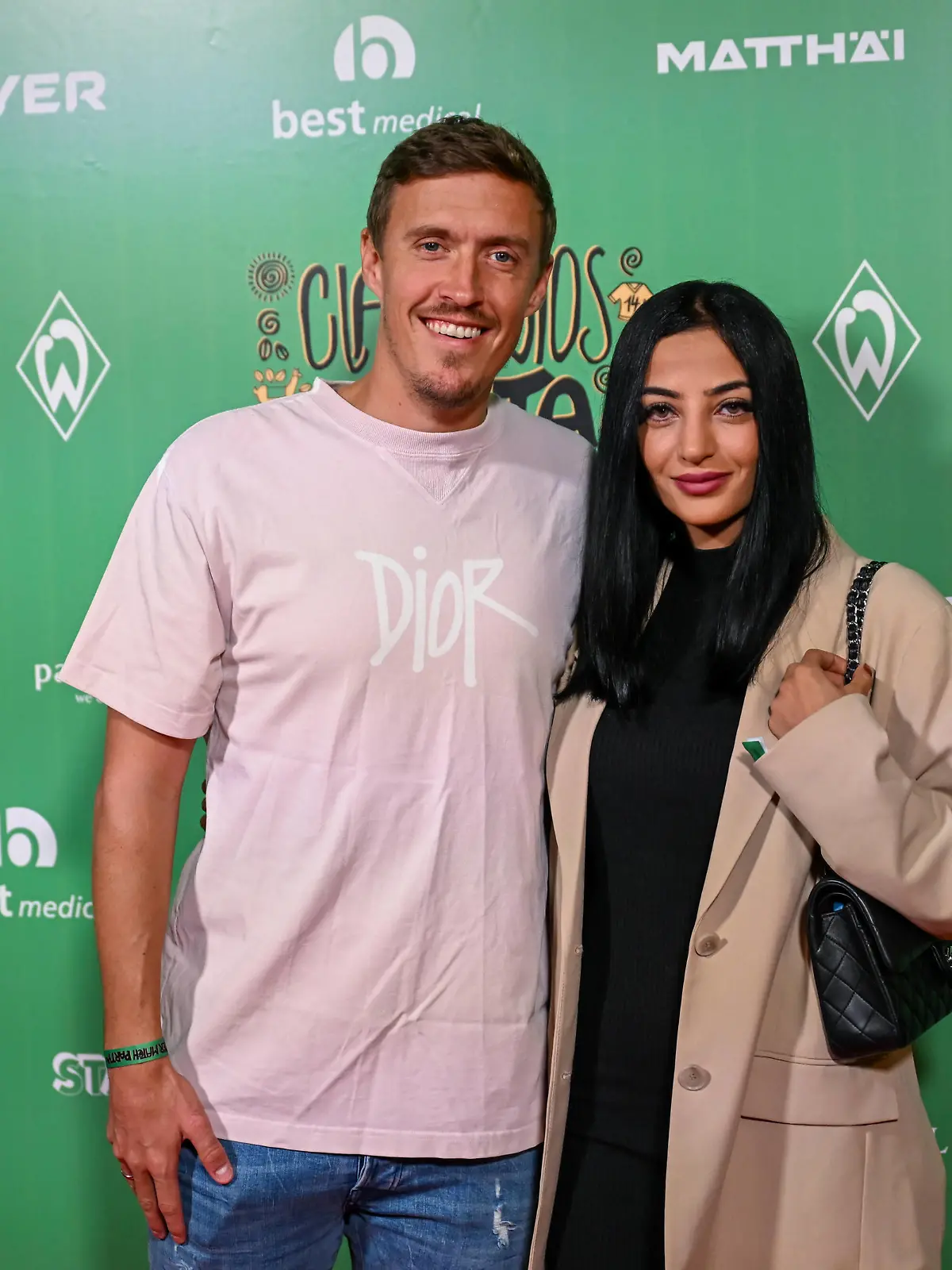 GER, Parkhotel, Bremen, GER, Ciao Pizarro - Roter Teppich Parkhotel / 24.09.2022, Wohninvest Weserstadion, Bremen , GER, Parkhotel, Bremen, GER, Ciao Pizarro - Roter Teppich Parkhotel im Bild / picture shows Max Kruse mit Ehefrau Dilara. *** GER, Parkhotel, Bremen, GER, Ciao Pizarro Red Carpet Parkhotel 24 09 2022, Wohninvest Weserstadion, Bremen , GER, Parkhotel, Bremen, GER, Ciao Pizarro Red Carpet Parkhotel in picture shows Max Kruse with wife Dilara nordphotoxGmbHx/xTeresaxKroeger nordphoto00008