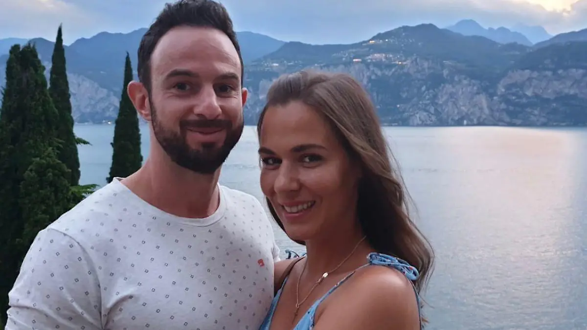 Sabrina und Dennis lieben ihre gemeinsamen Urlaube.