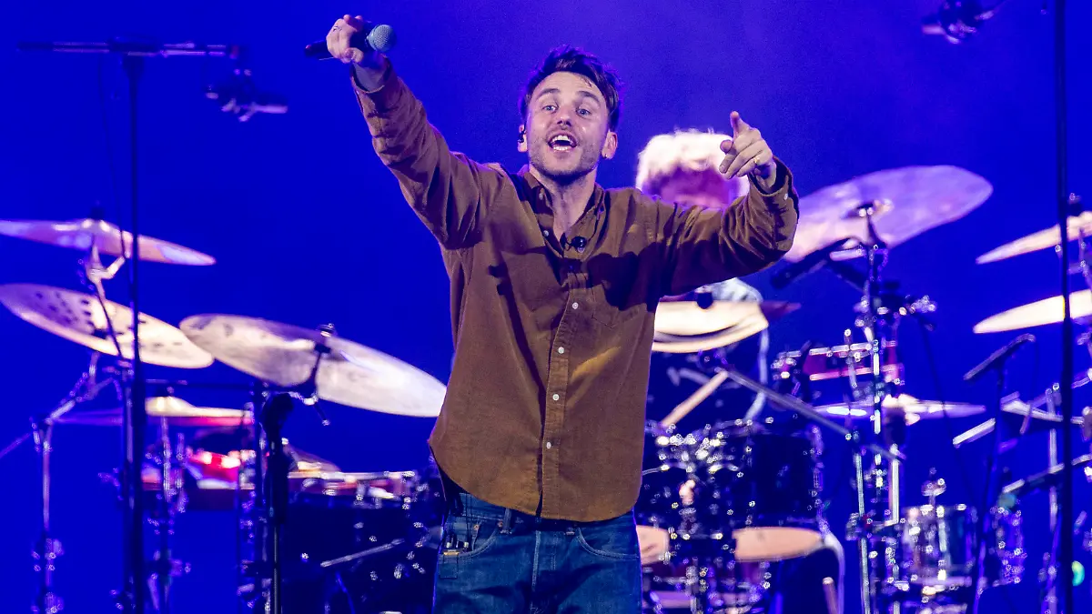 Clueso live bei seiner Weihnachtsshow in der Messehalle. Erfurt, 28.12.2023