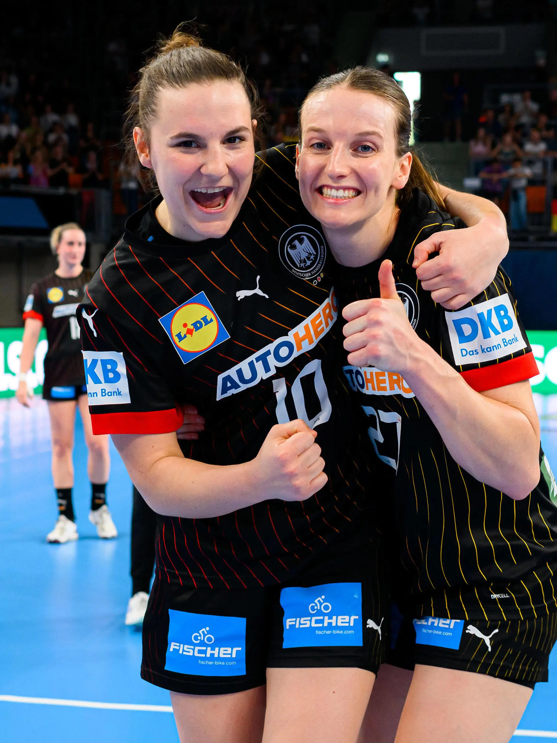 Handball, Frauen: Olympia-Qualifikation Frauen, Paraguay - Deutschland, Qualifikation, Turnier 3, 3. Spieltag Mareike Thomaier Deutschland, Julia Maidhof Deutschland Neu-Ulm Ratiopharm Arena Baden-Württemberg Deutschland *** Handball, Women Olympic Qualification Women, Paraguay Germany, Qualification, Tournament 3, Matchday 3 Mareike Thomaier Germany , Julia Maidhof Germany New Ulm Ratiopharm Arena Baden Württemberg Germany