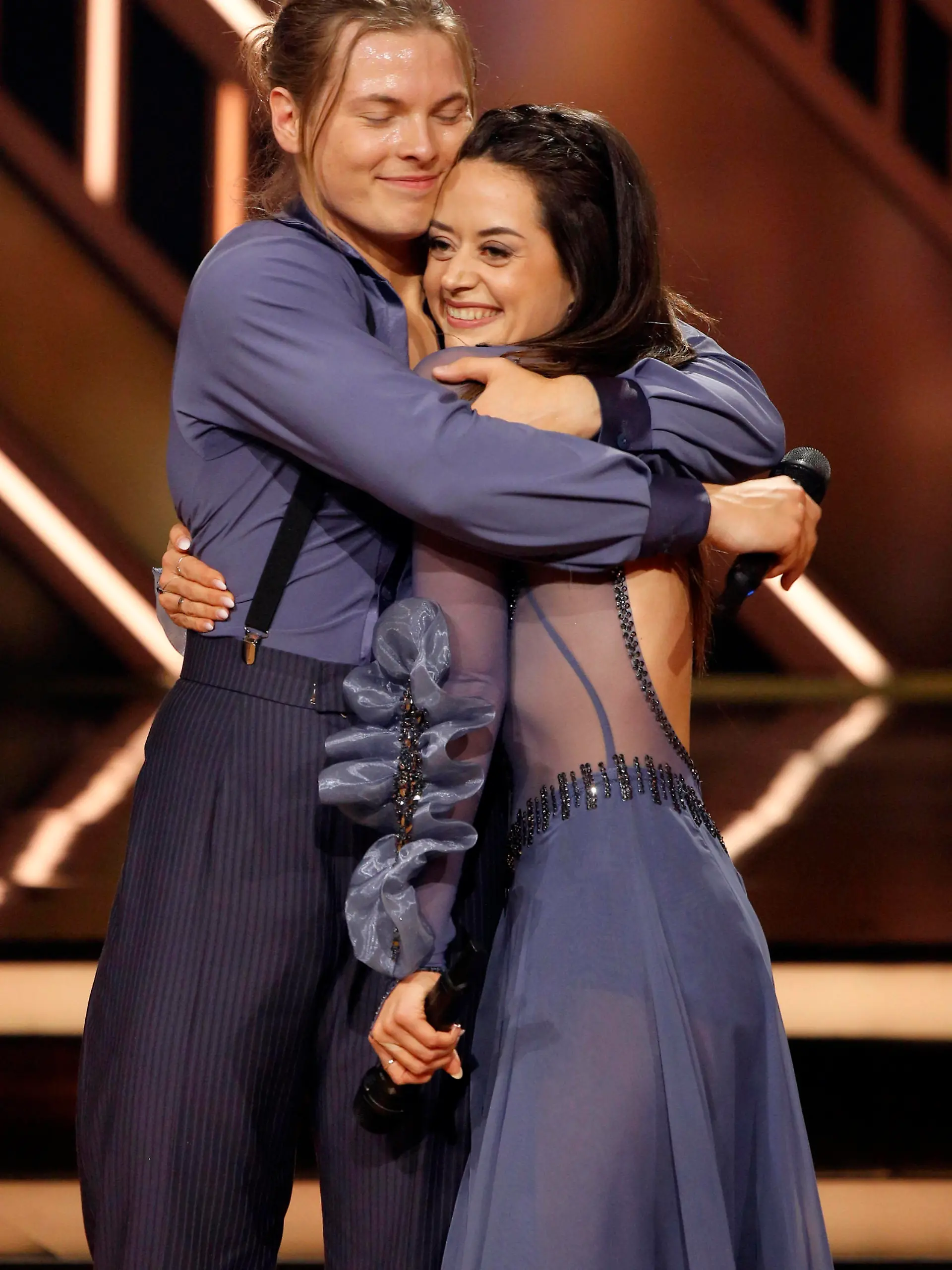 Gabriel Kelly mit Malika Dzumaev in der achten Live-Show der 17. Staffel der RTL-Tanzshow Let s Dance im MMC Coloneum. Köln, 26.04.2024 *** Gabriel Kelly with Malika Dzumaev in the eighth live show of the 17th season of the RTL dance show Let s Dance at MMC Coloneum Cologne, 26 04 2024 Foto:xR.xSchmiegeltx/xFuturexImagex lets_dance2604_4446