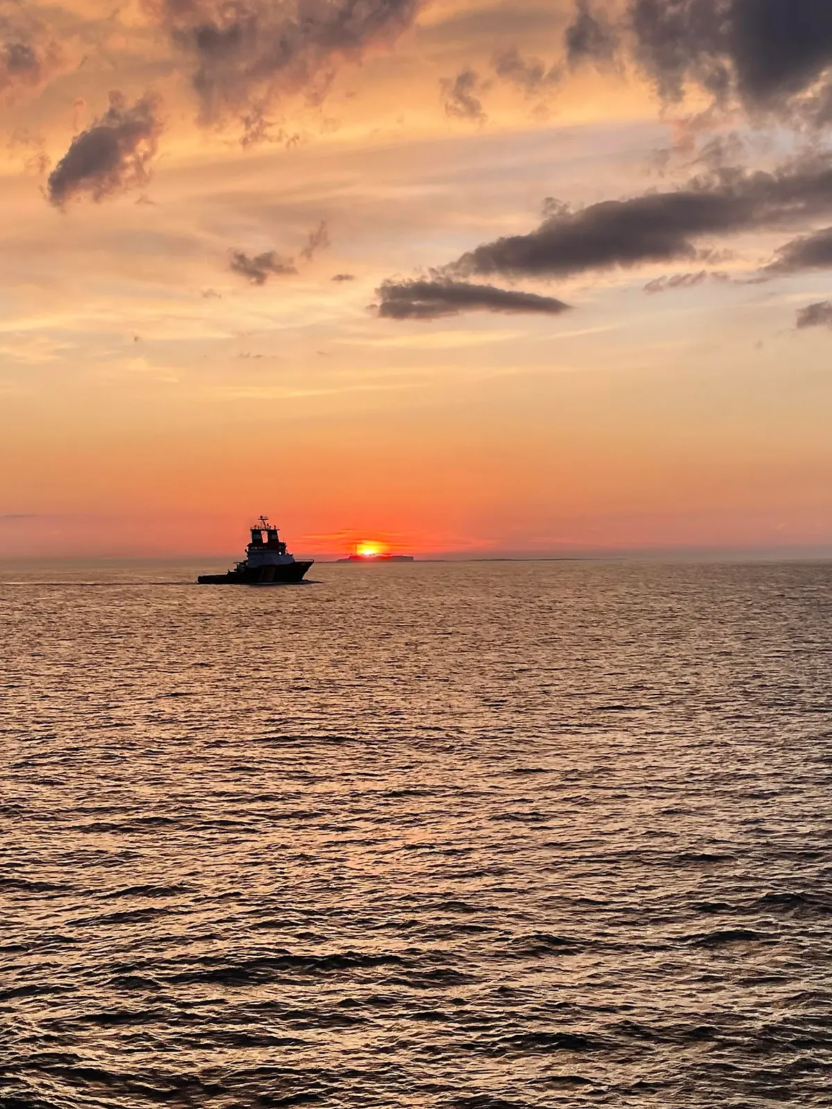 29. April 2024: Grossangelegte Suche nach einem vermissten Schlauchbootfahrer, koordiniert von der Deutschen Gesellschaft zur Rettung Schiffbruechiger (DGzRS)