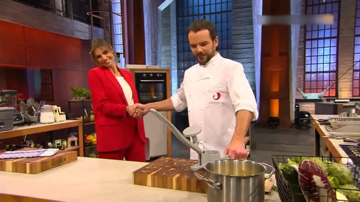 Moderieren mit Schnurrbart? Deal! Laura und Steffen schließen eine Wette ab