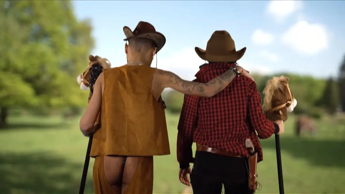Wir werfen einen Blick auf die knappen „Let’s Dance“-Outfits Hinter den Tanz-Kulissen