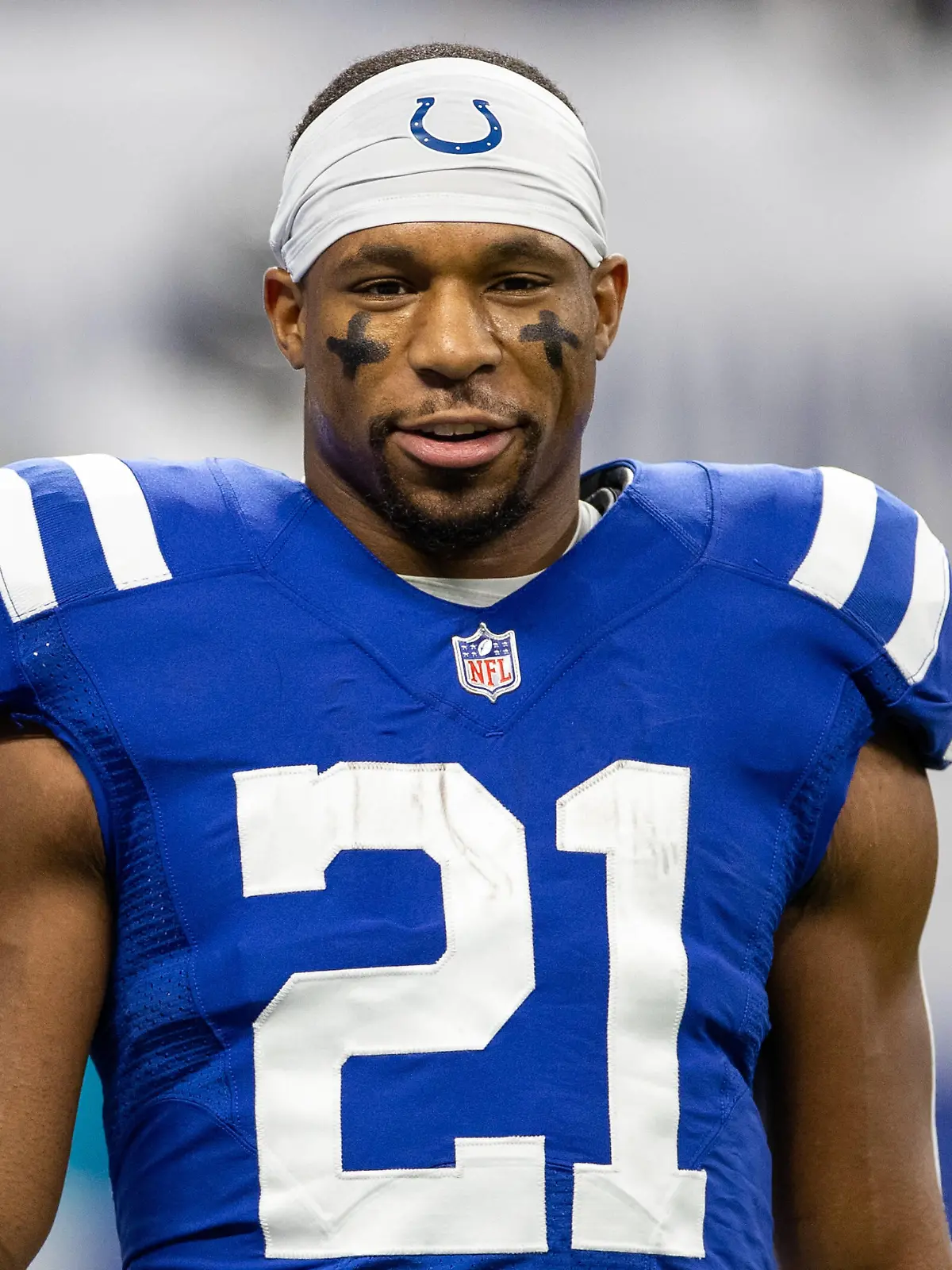 November 14, 2021: Indianapolis Colts running back Nyheim Hines 21 during pregame of NFL, American Football Herren, USA football game action between the Jacksonville Jaguars and the Indianapolis Colts at Lucas Oil Stadium in Indianapolis, Indiana. /CSM. USA - ZUMAc04_ 20211114_zaf_c04_001 Copyright: xJohnxMersitsx 