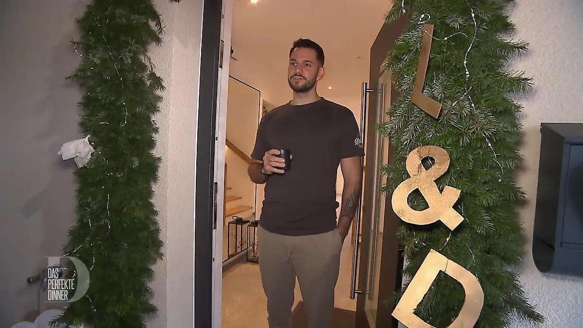 Bei Dominik hängt noch der Hochzeitskranz an der Tür Frisch verheiratet