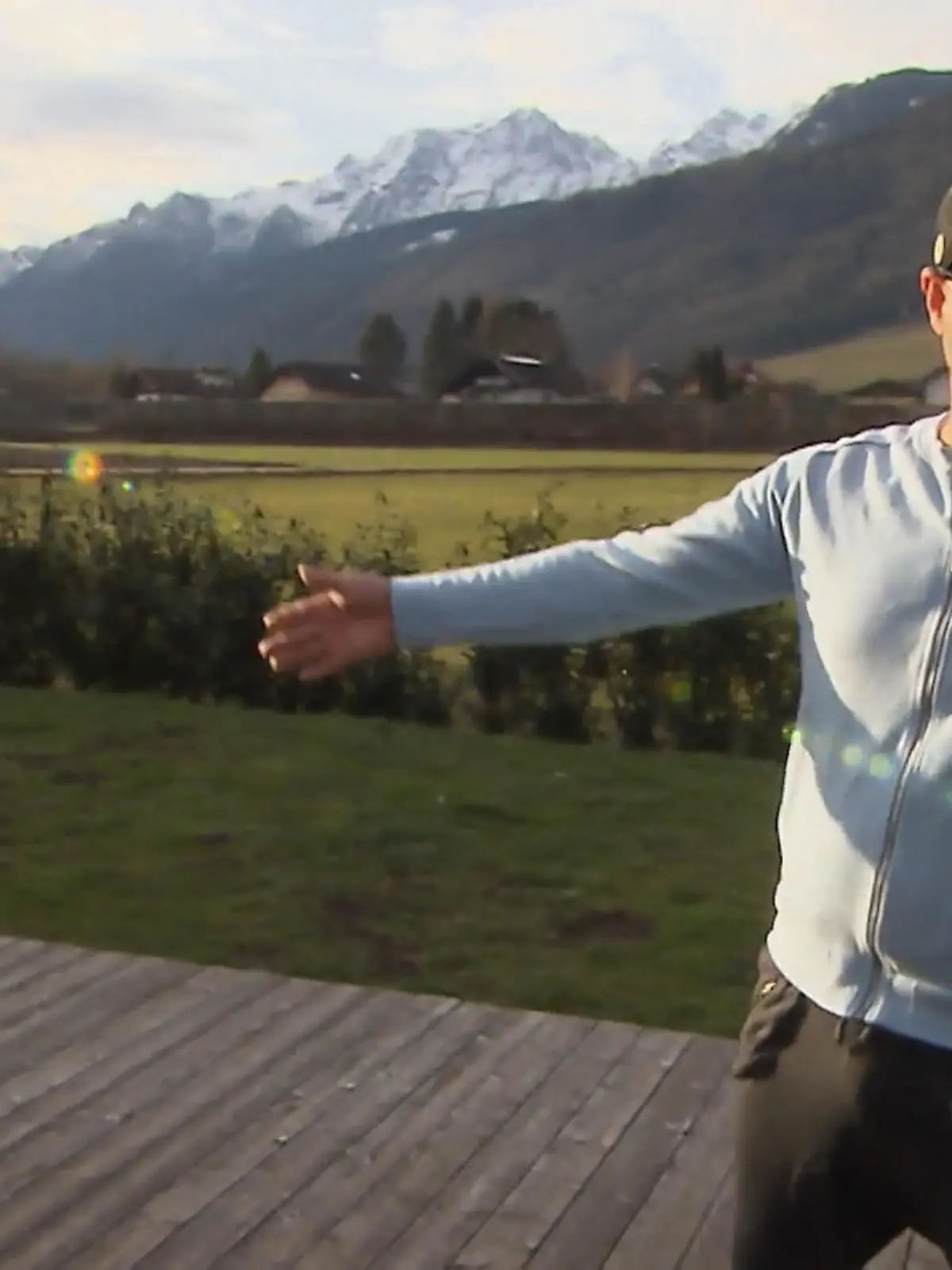 Bild zu: "Mario hat eine Traum-Aussicht von der Terrasse"