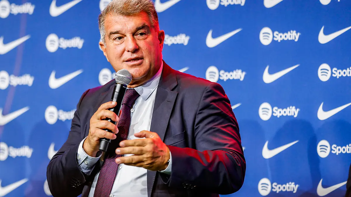 Presentation Of Robert Lewandowski - FC Barcelona, Barca Joan Laporta president of FC Barcelona during Robert Lewandowski presentation ceremony at the Spotify Camp Nou Stadium in Barcelona, Spain, on August 5th, 2022. Barcelona Barcelona Spain PUBLICATIONxNOTxINxFRA Copyright: xXavierxBonillax originalFilename:bonilla-presenta220805_npTS5.jpg