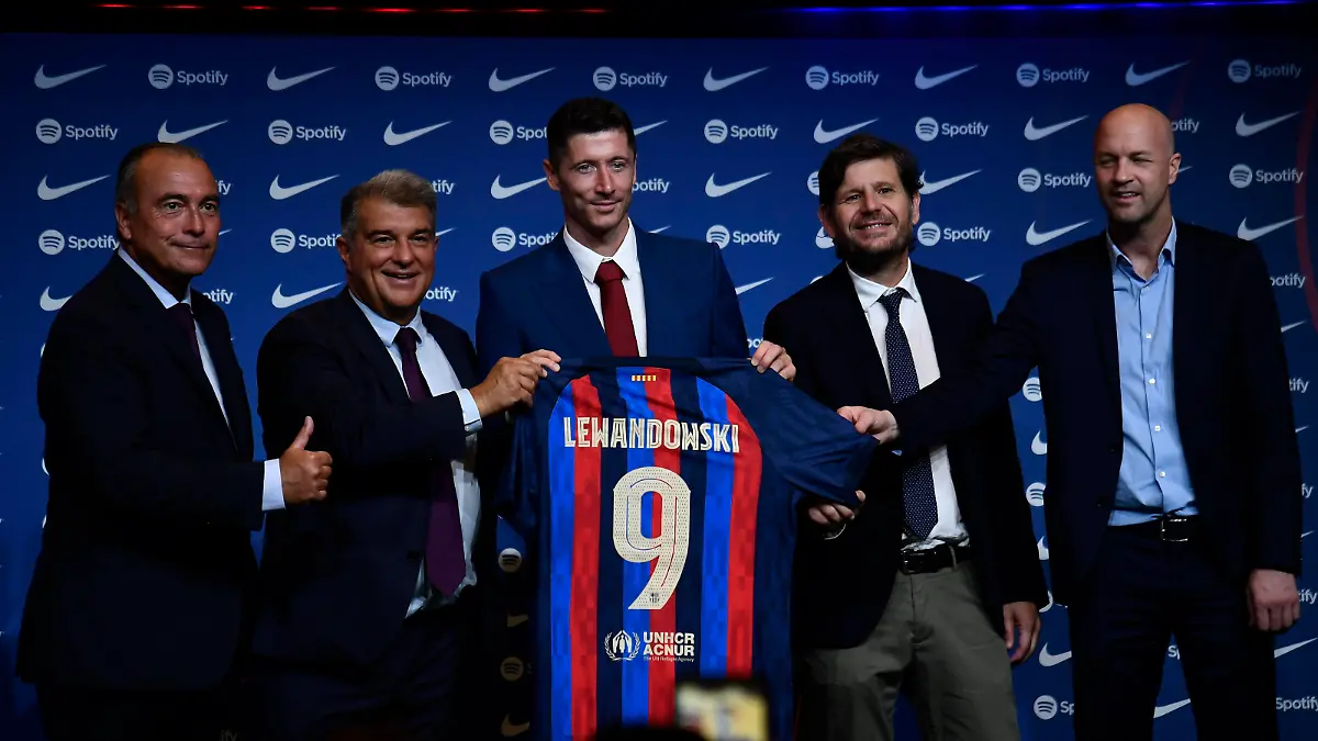 Sport Themen der Woche KW31 FC Barcelona, Barca Unveil New Signing Robert Lewandowski Robert Lewandowski during the press conference, PK, Pressekonferenz of presentation of Robert Lewandowski as a new player of FC Barcelona, at Camp Nou on August 5, 2022 in Barcelona, Spain. Barcelona Spain PUBLICATIONxNOTxINxFRA Copyright: xJosexBretonx originalFilename:breton-fcbarcel220805_npPN8.jpg