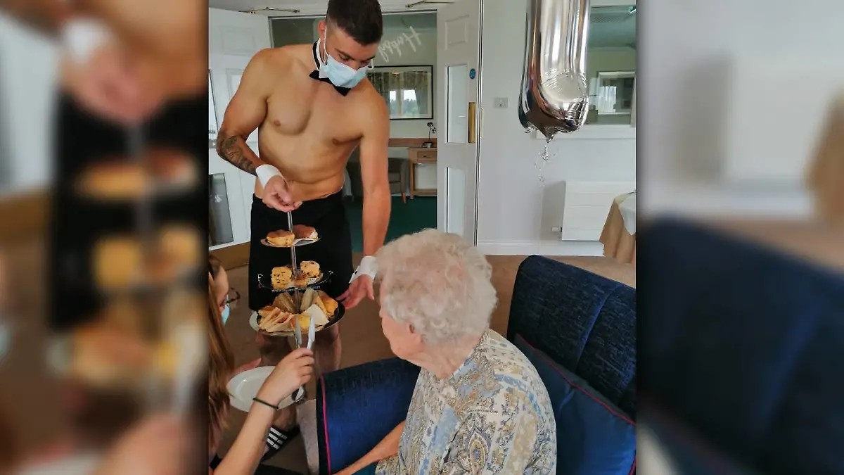 Nackt-Butler Eddy kümmert sich um die 106-jährige Norah
