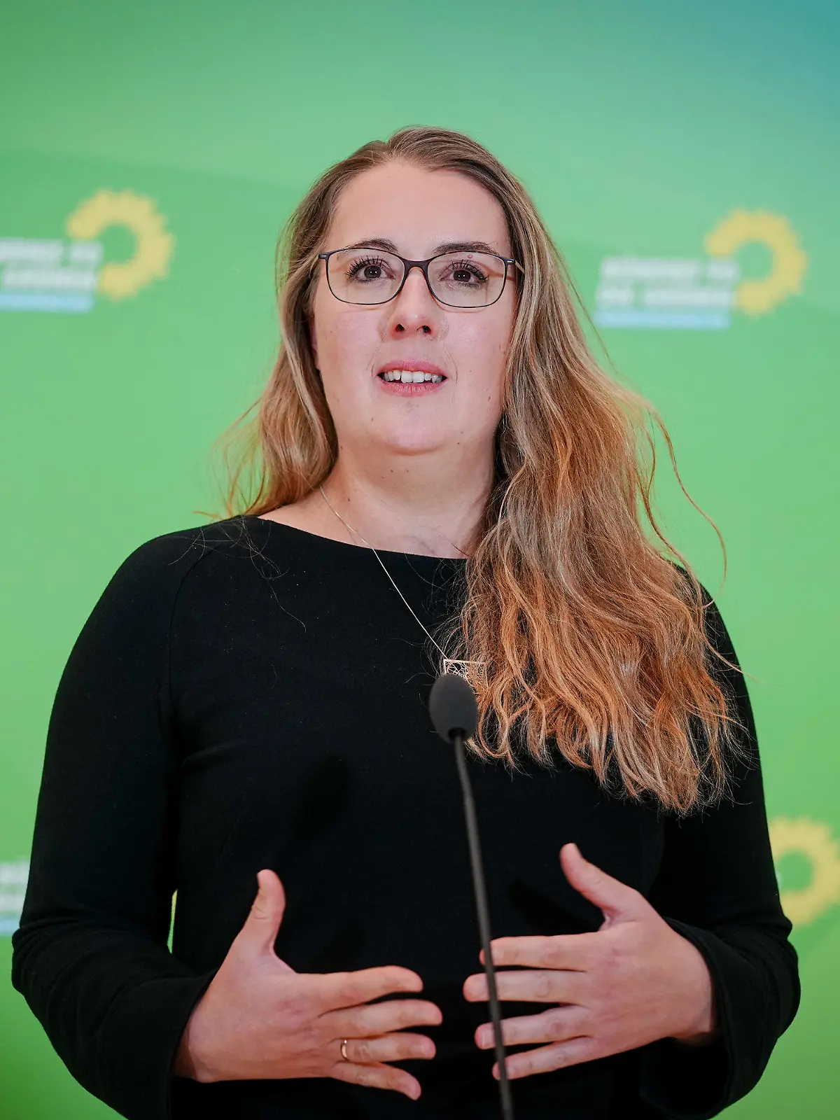 07.12.2021, Berlin: Katharina Dröge (Bündnis 90/Die Grünen), neugewählte Fraktionsvorsitzende, gibt im Bundestag eine Pressekonferenz. Foto: Kay Nietfeld/dpa +++ dpa-Bildfunk +++