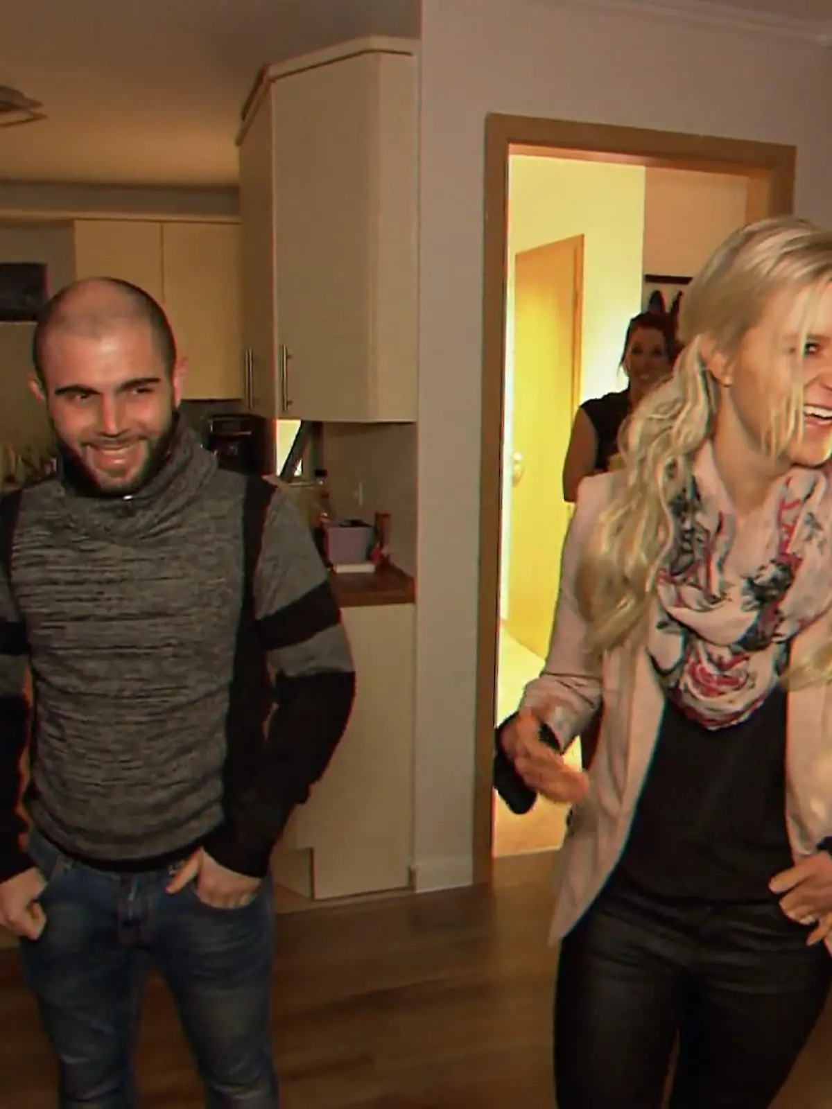 Bild zu: "Anne und Francesco wünschen sich ein Wohnzimmer mit Bar-Feeling"