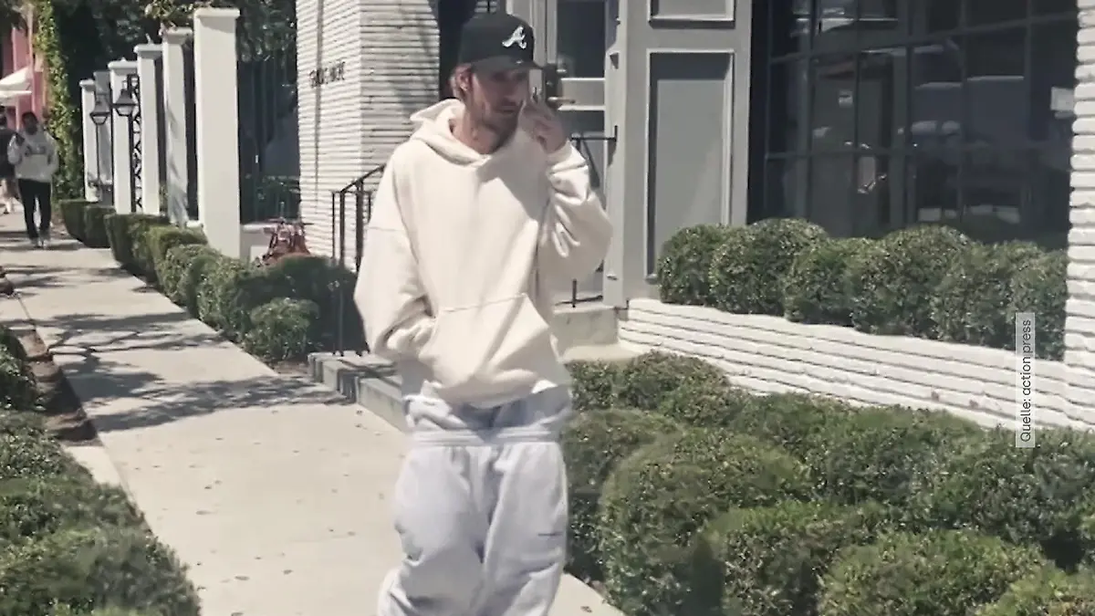 Justin Bieber trägt gleich ZWEI Jogginghosen auf einmal... Gewöhnungsbedürftig!