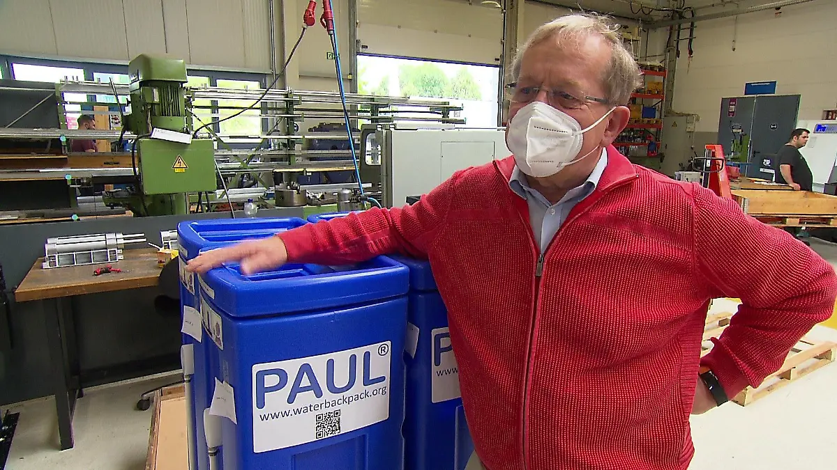 Franz-Bernd Frechen möchte keinen Gewinn mit den Rucksäcken machen und finanziert die Produktion mit den Verkäufen.