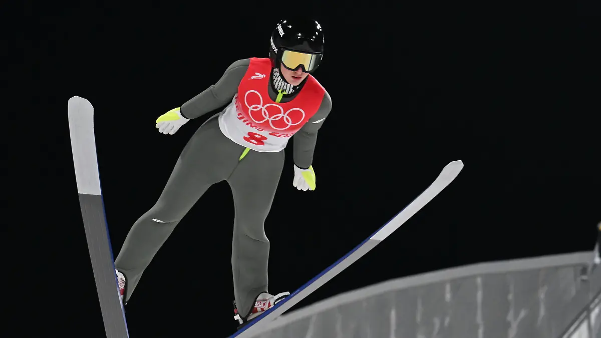 (220205) -- ZHANGJIAKOU, Feb. 5, 2022 (Xinhua) -- Kinga Rajda of Poland competes during the Ski Jumping Women's Normal Hill Individual 1st Round at the National Ski Jumping Centre in Zhangjiakou, north China's Hebei Province, Feb. 5, 2022. (Xinhua/Jiang Kehong)