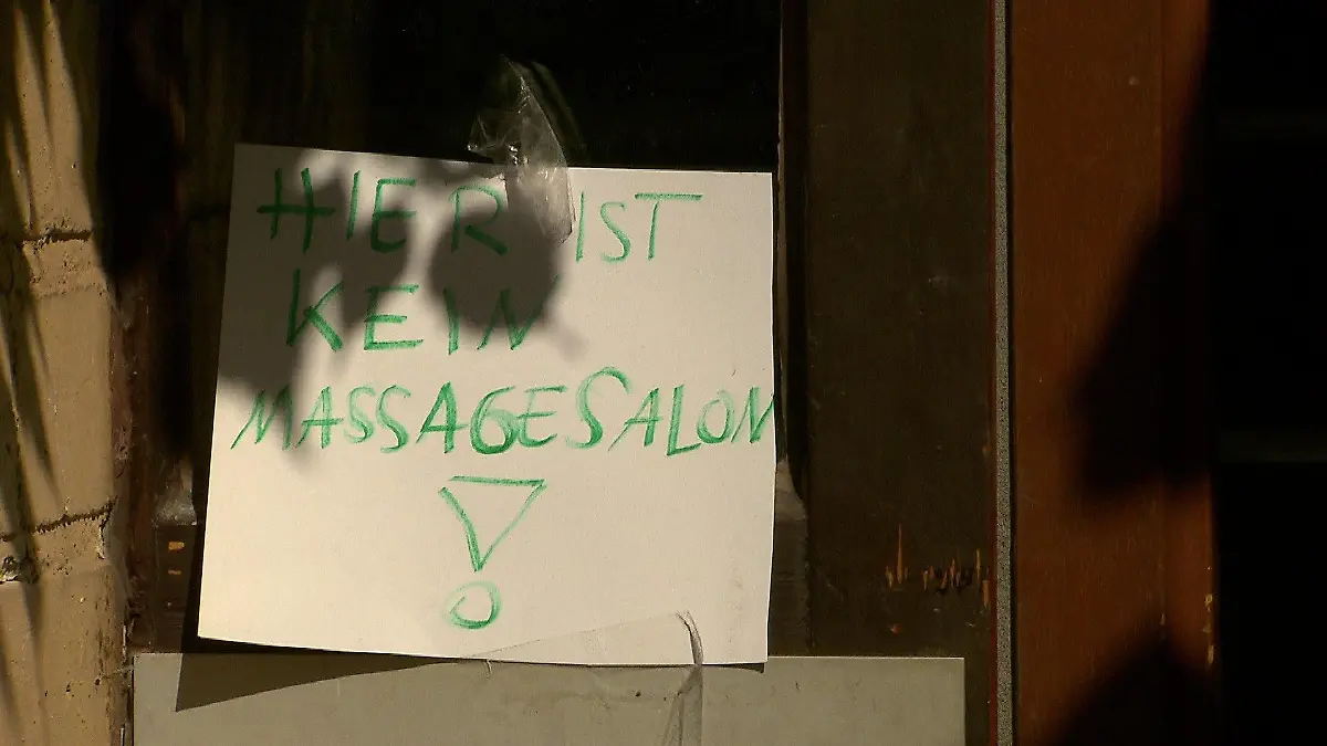 Die Nachbarn des "Massagestudios" sind genervt.
