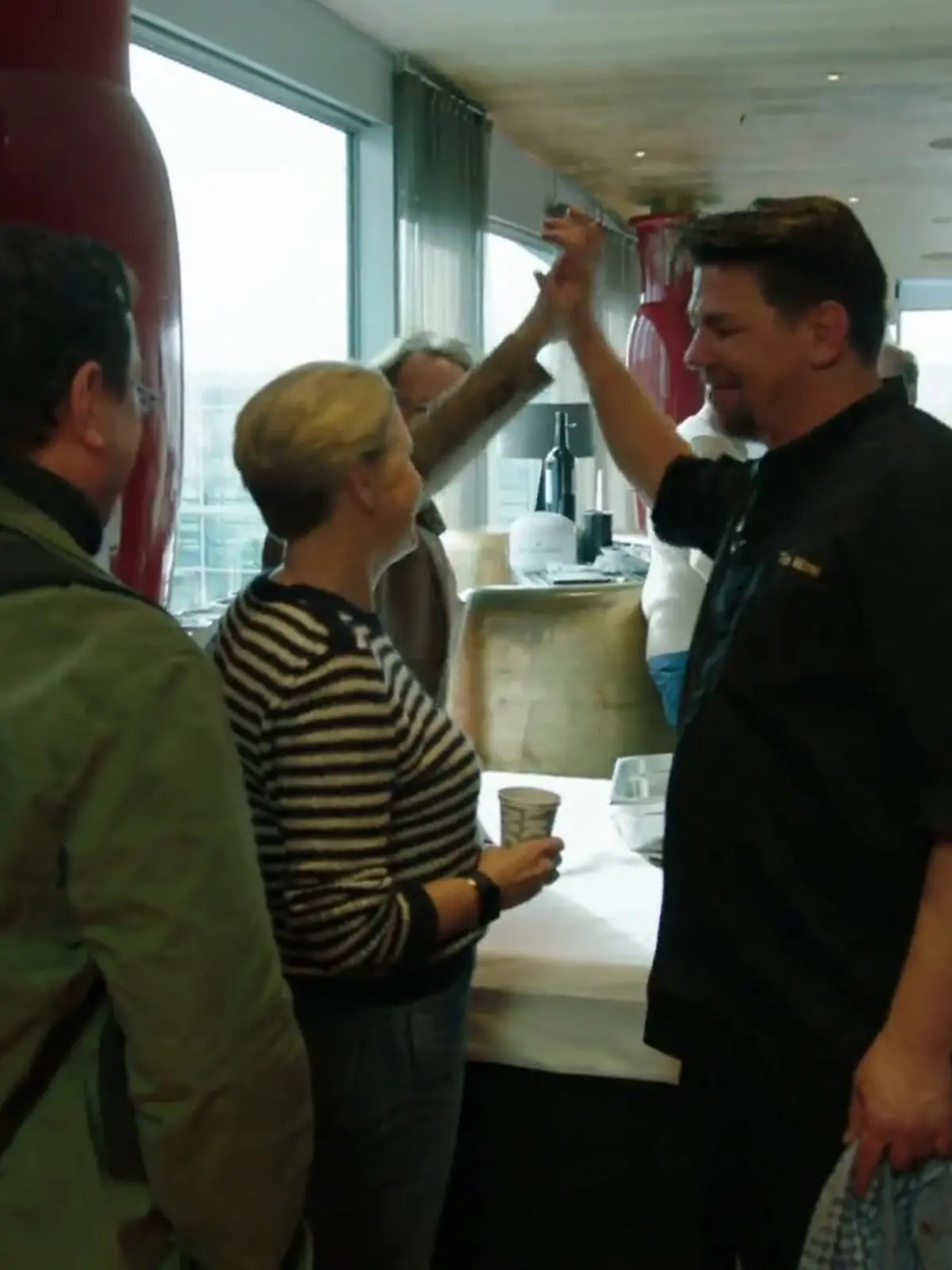 Bild zu: "Klassentreffen in der Küche"