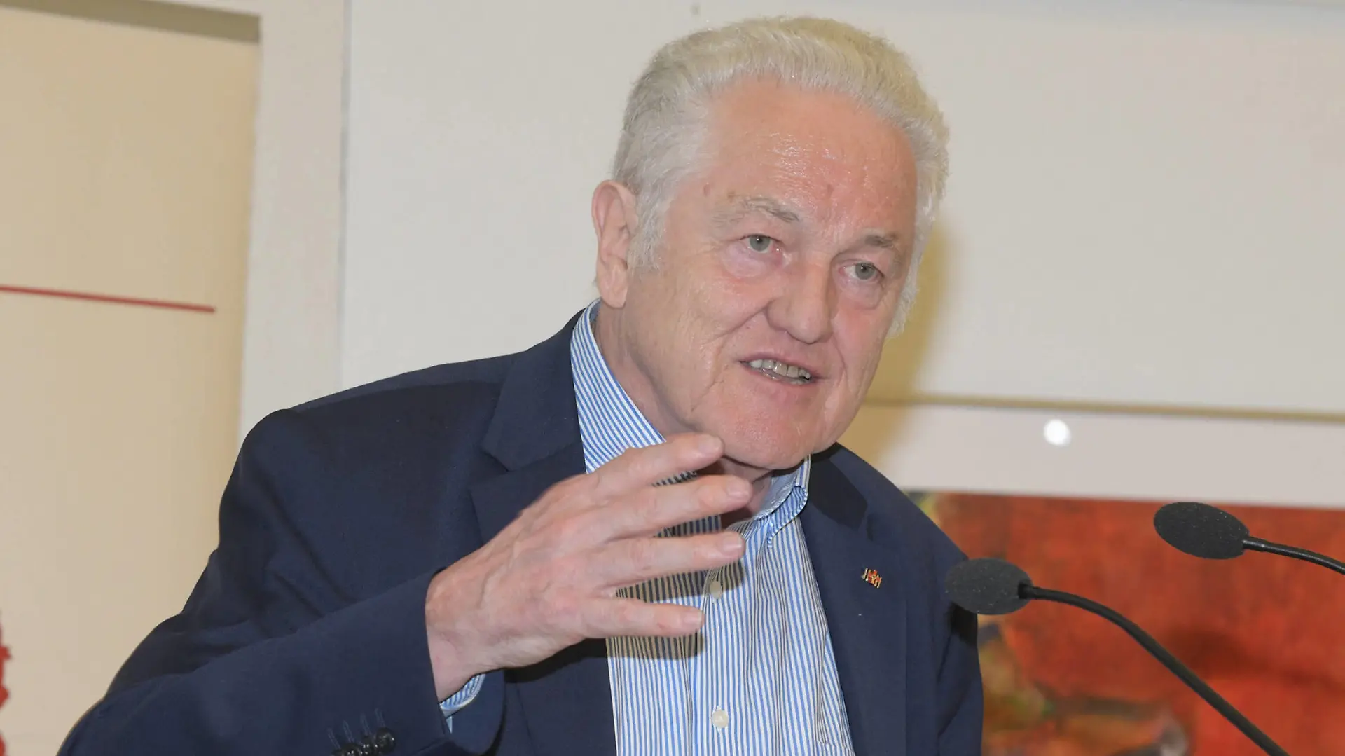 Die Saarlandbotschafter laden am Donnerstag 19.09.2019 zu einer Vortragsveranstaltung zum Thema Die Erde retten - aber wie in die Europäische Akademie Otzenhausen-Nonnweiler ein. Im Bild: Vortrag von Prof. Dr. Manfred Pohl, Historiker und Vorstandsvorsitzender des Frankfurter Kultur Komitee. The Saarland Ambassadors invite you to a lecture event on Thursday 19 09 2019 on the subject of Saving the Earth but, as in the European Academy Otzenhausen Nonnweiler In the picture Lecture by Prof Dr Manfred Pohl, historian and Chairman of the Board of the Frankfurt Culture Committee bub