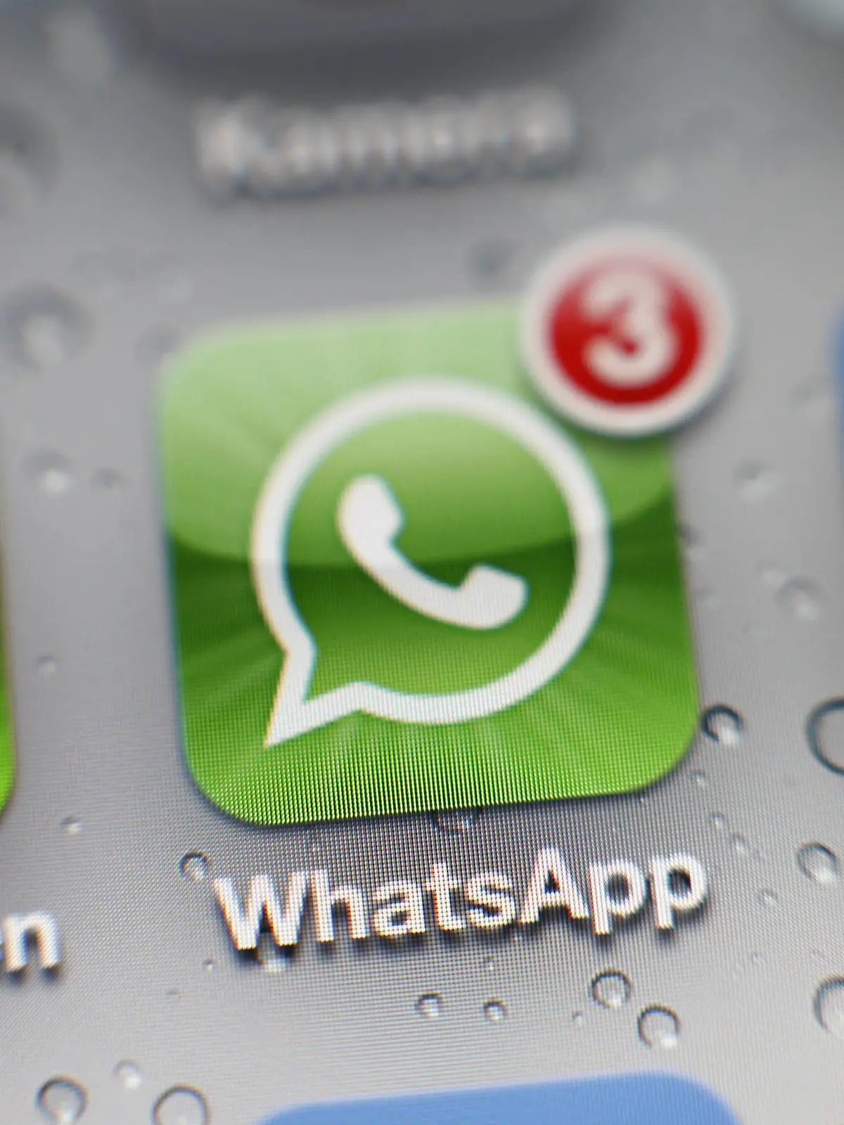 Hamburg, 17. Juni 2013 - WhatsApp-Icon auf einem iPhone

Hamburg 17 June 2013 Whatsapp  Icon on a iPhone