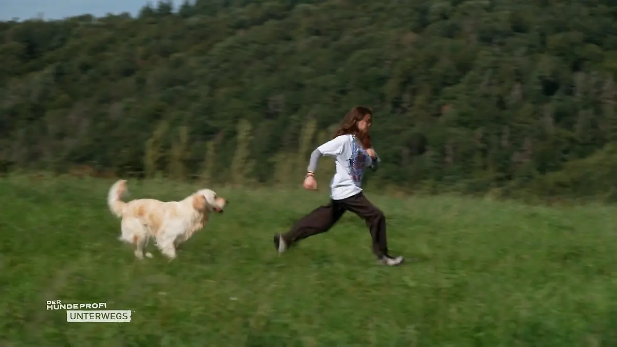 Eine ganz besondere Verbindung Autistin Annika und ihr treuer Begleiter