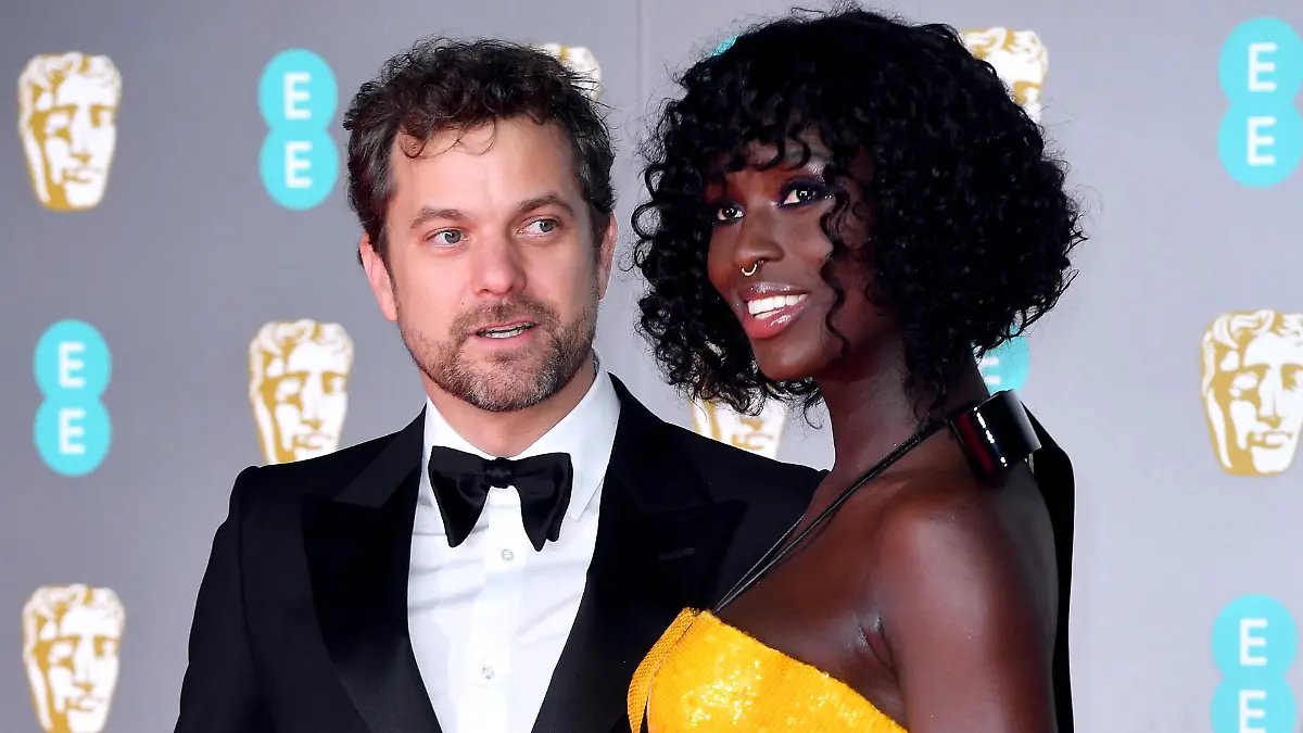 ARCHIV - 02.02.2020, Großbritannien, London: Joshua Jackson, Schauspieler aus Kanada, und Jodie Turner-Smith, Schauspielerin und Model aus Großbritannien, kommen zur Verleihung der 73. BAFTA-Filmpreise in der Royal Albert Hall. (zu dpa: «Joshua Jackson und Jodie Turner-Smith sind Eltern geworden») Foto: Matt Crossick/PA Wire/dpa +++ dpa-Bildfunk +++